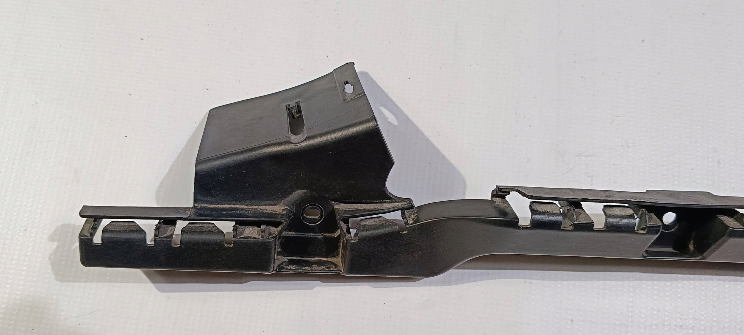 Support Support plaque Moulage Couvertures progowej lewej Maserati Granturismo 2008