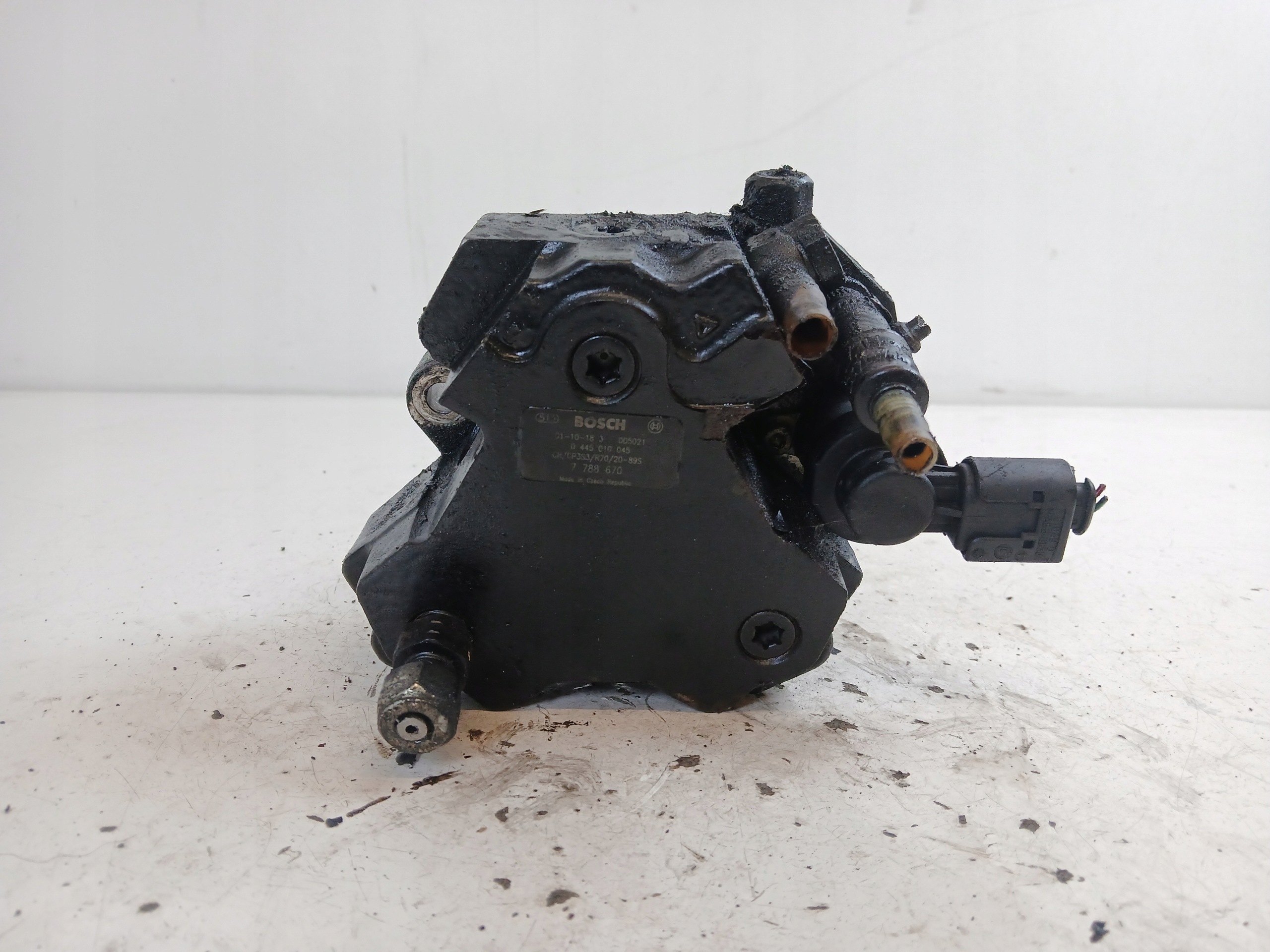 BMW E90 E91 E87 E81 E46 2.0 D einspritzpumpe 7788670