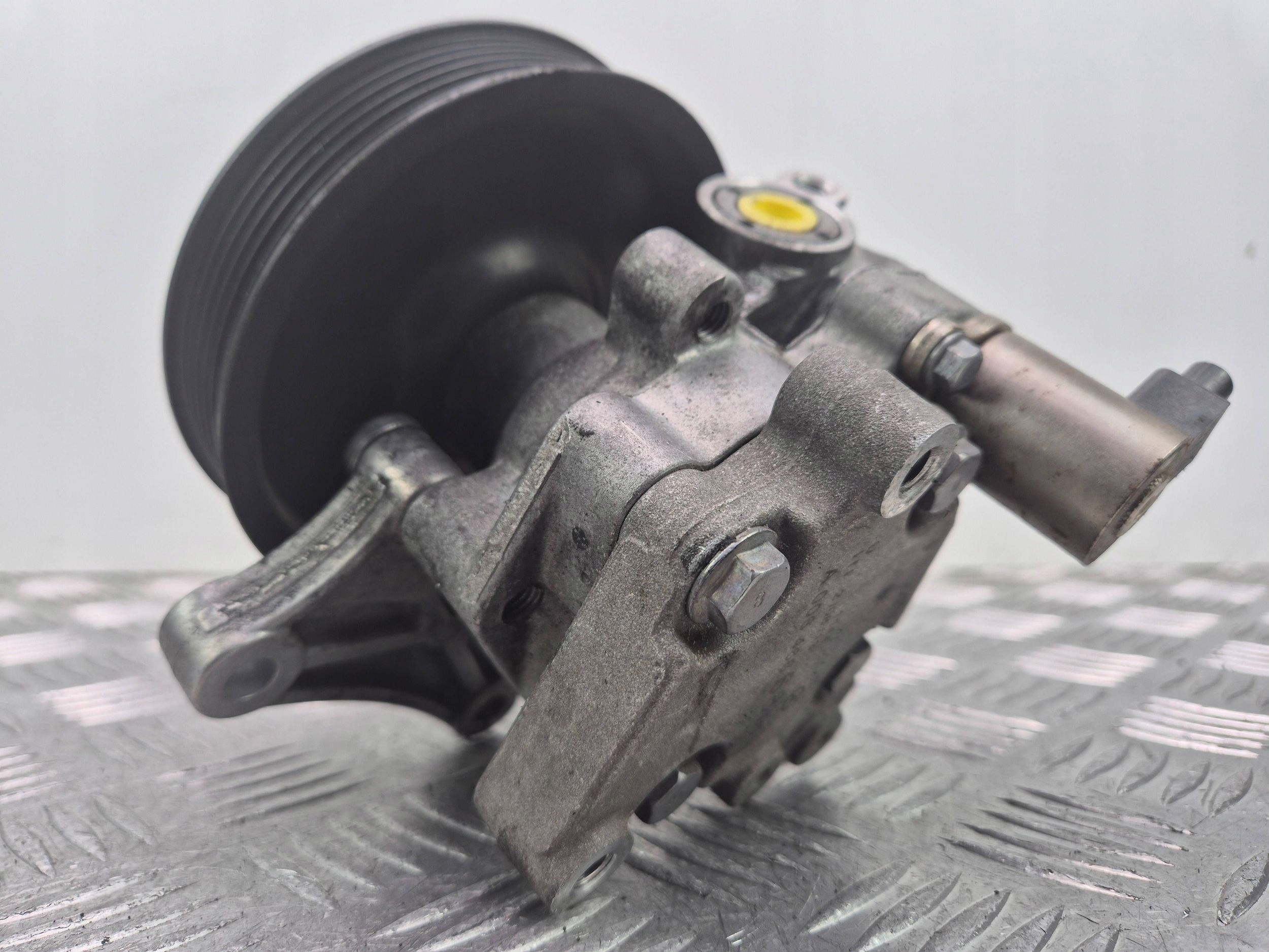 Mercedes C250 CGI W204 servo pump A0064666801