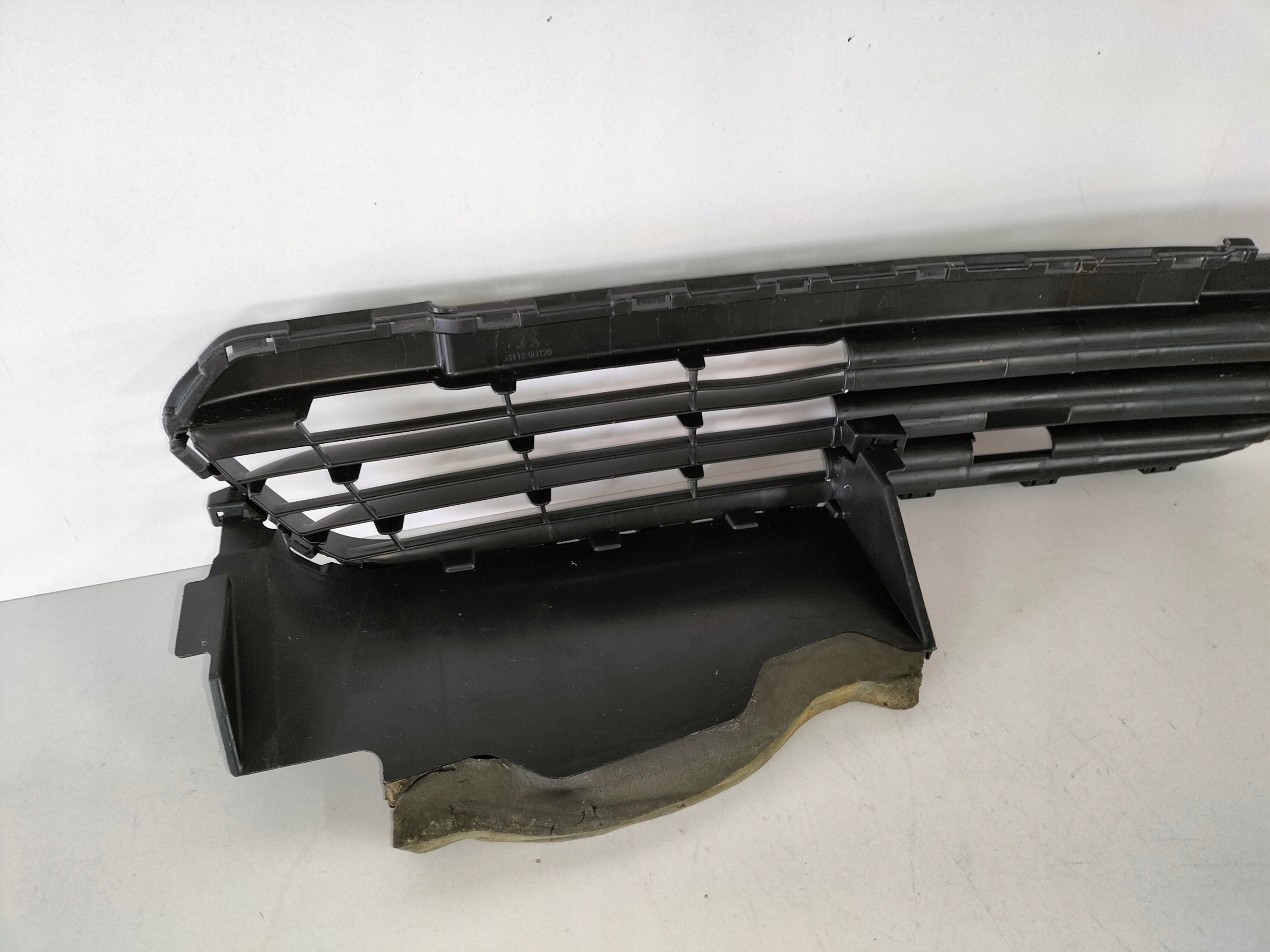 Grill Lüftungsgitter der Stoßstange mitte PEUGEOT 108 14