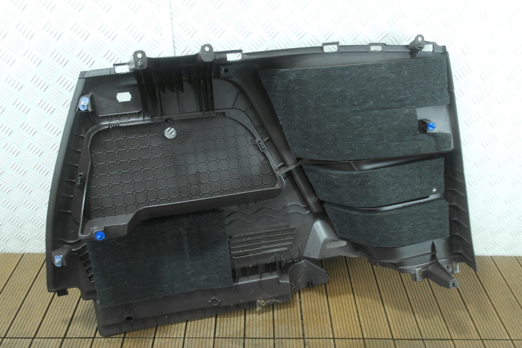 OPEL MERIVA B 10-17 boot upholstery rear right rear part upholstery BRAZOWY TABX