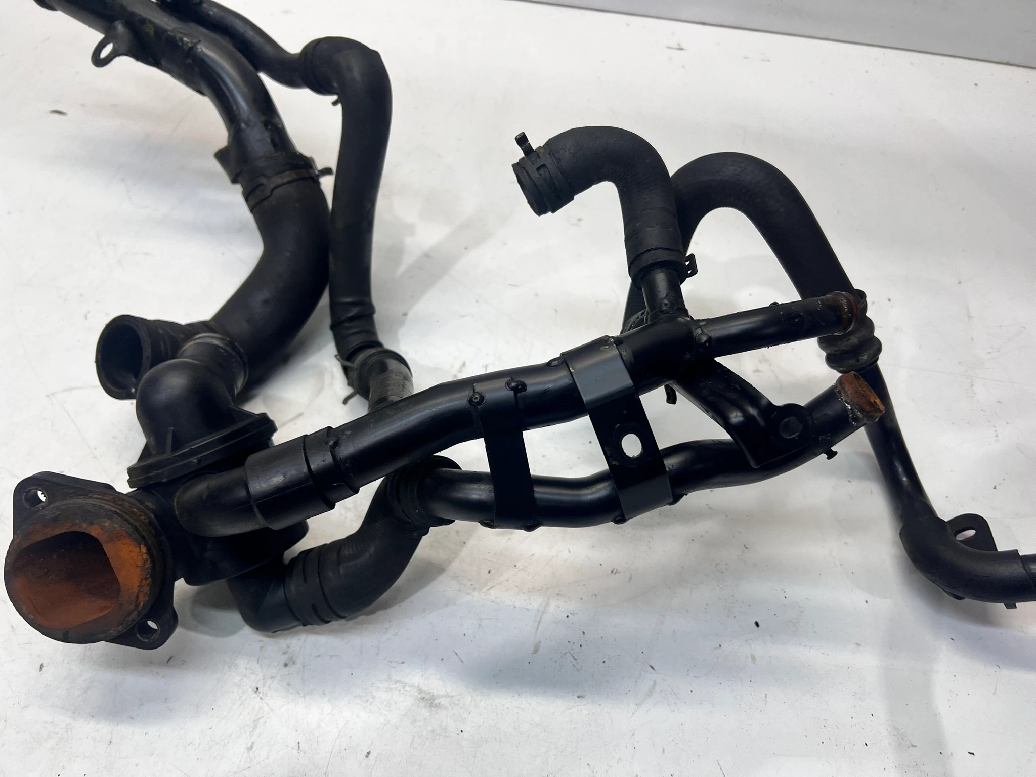 prijenos cijev crijevo vode VW CRAFTER 03L121049G