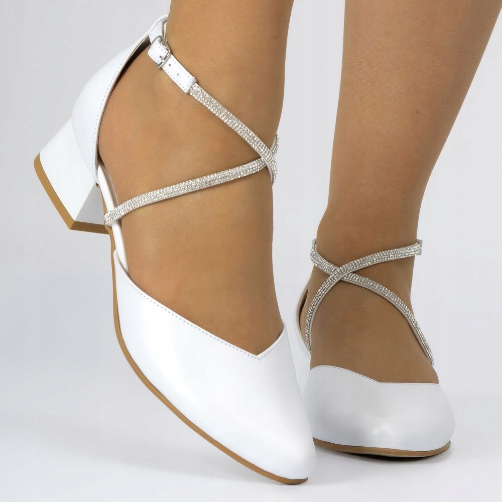 Světlé Nízké Sandály Lodičky Se Špičkou, Pásky Do Kříže, Zirkony Polské, Velikost 40