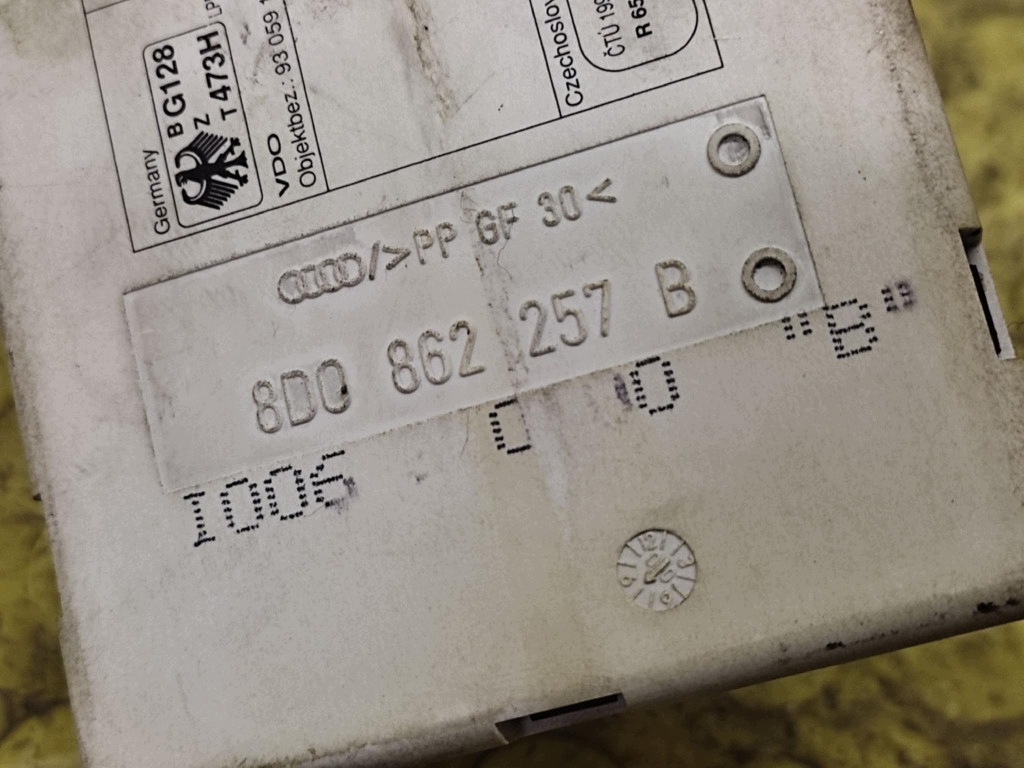 AUDI A3 8L pump central of a lock 8D0862257B