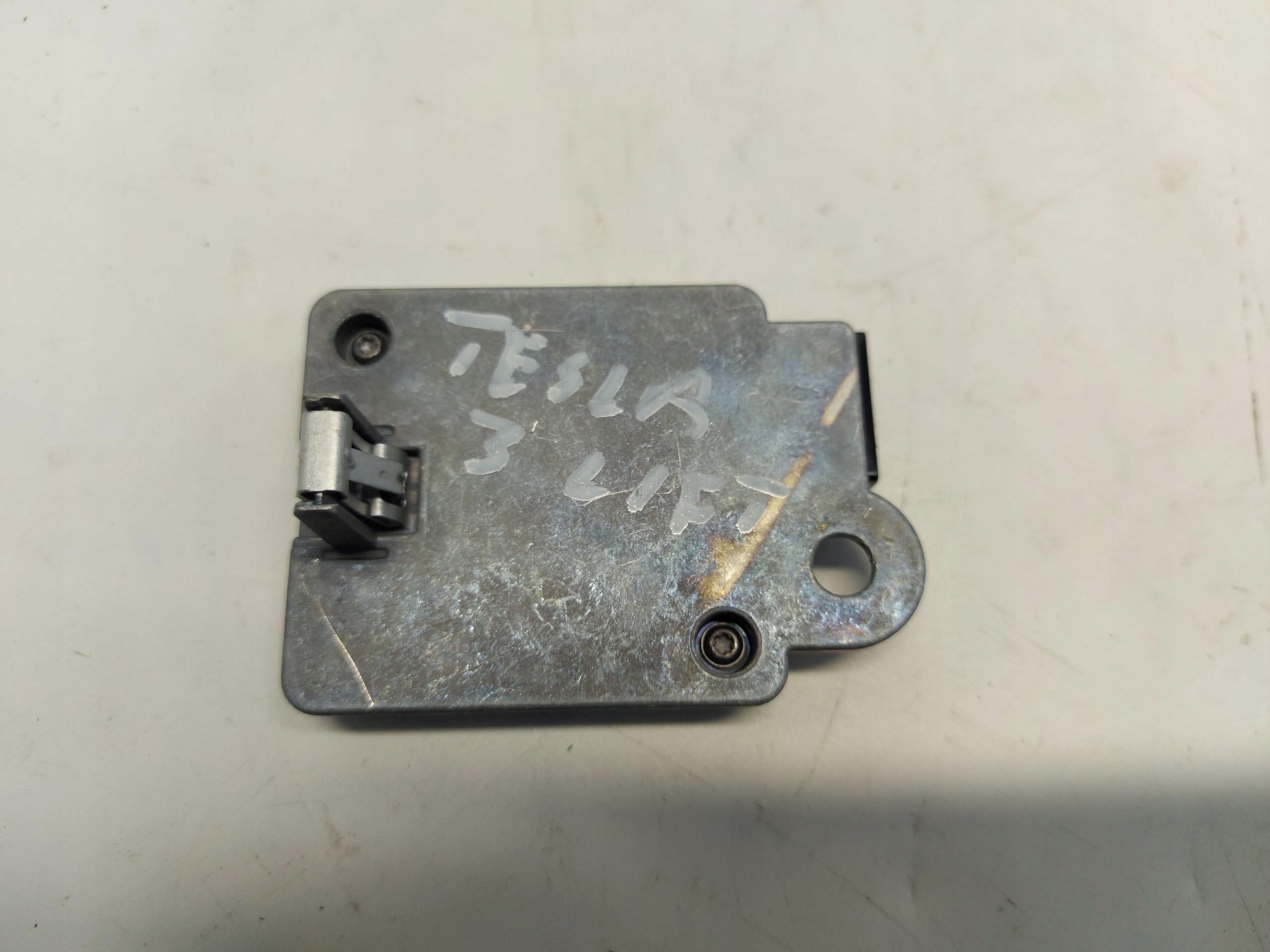 TESLA MODEL 3 LIFT 2024 HIGHLAND RADAR Sensor SENSOR
