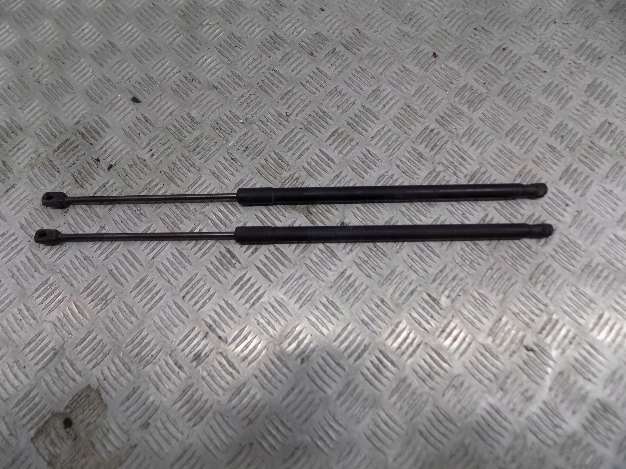 BMW 1 F40 SILOWNIKI bonnet boot KPL