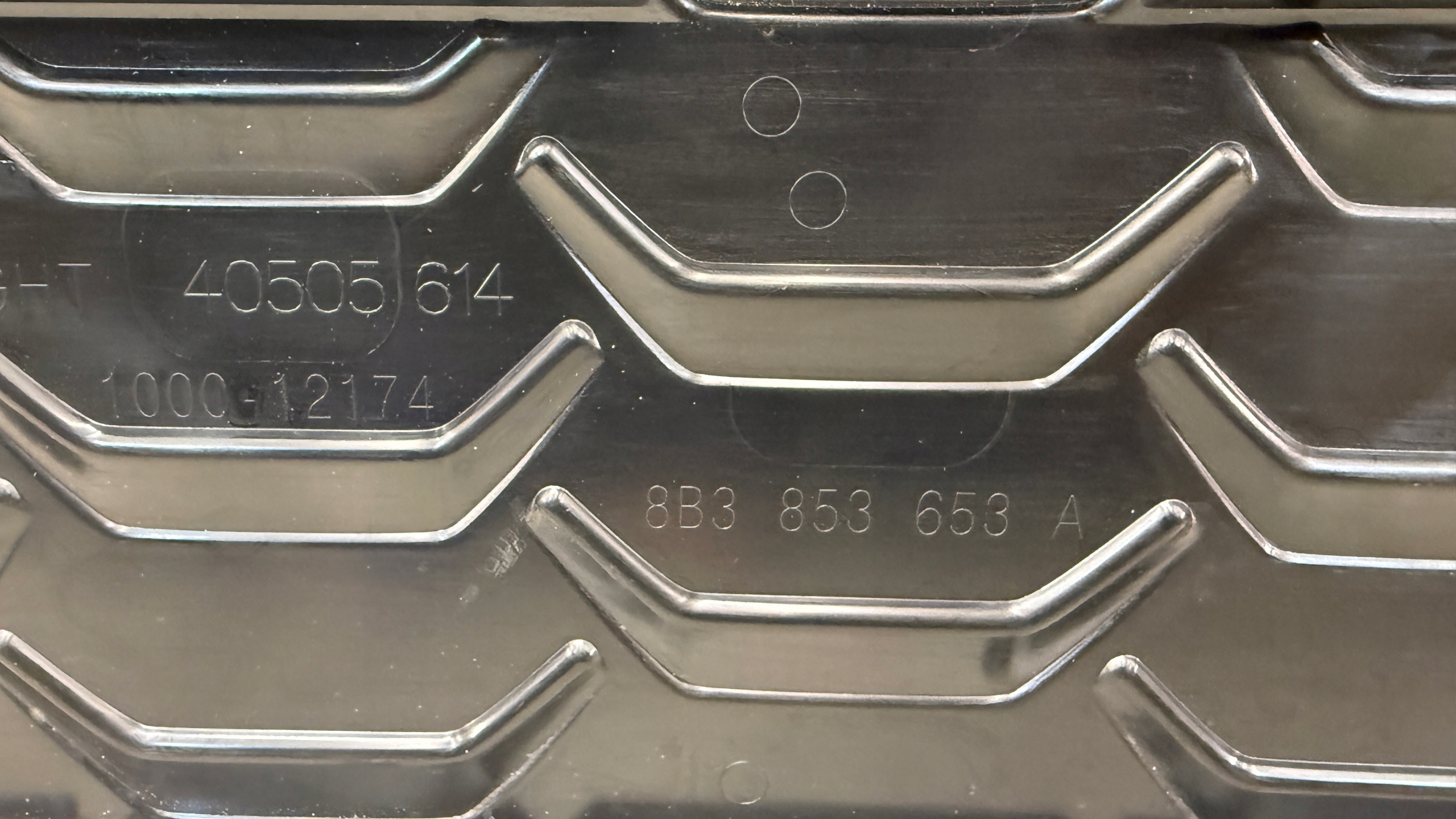 AUDI A5 B10 2024+ 8B3 maska 8B3853653A K146/35NIK