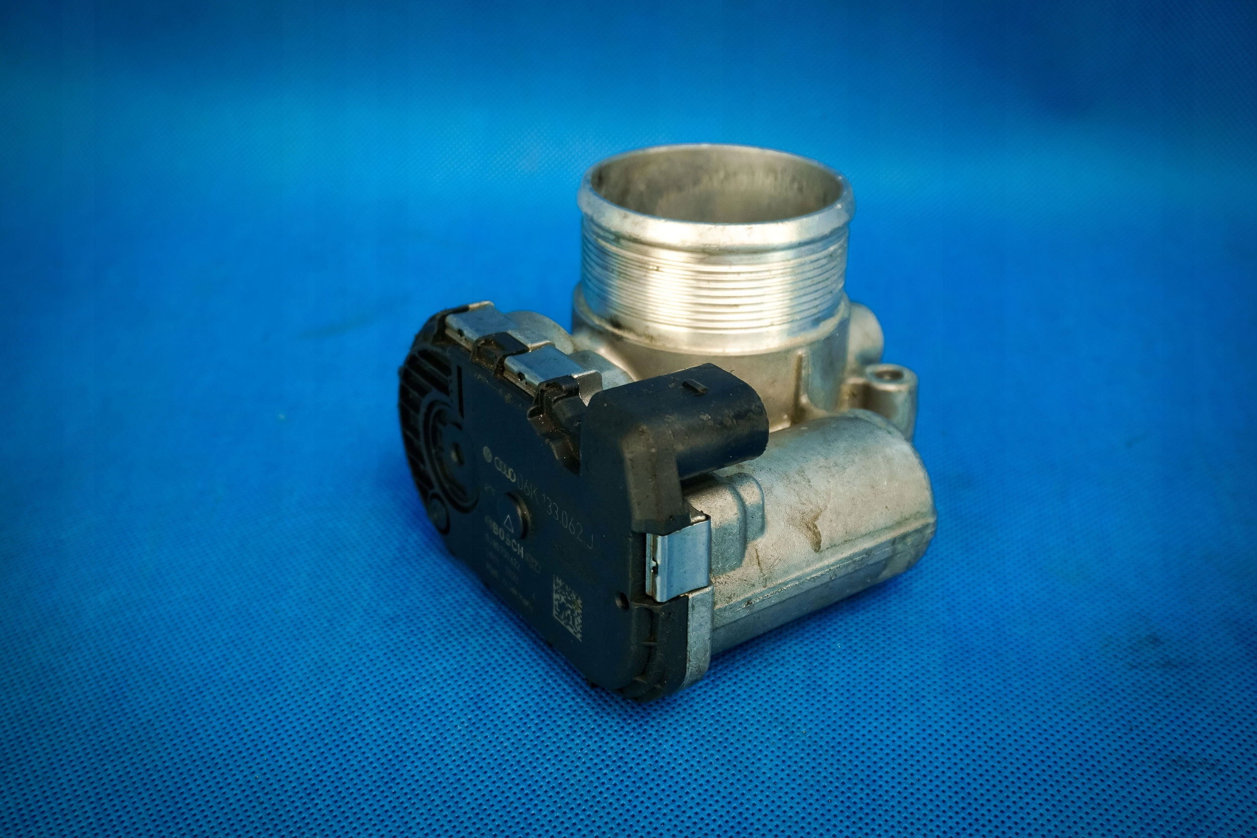 throttle flap air Audi A4 8W Q7 4M 06K133062J