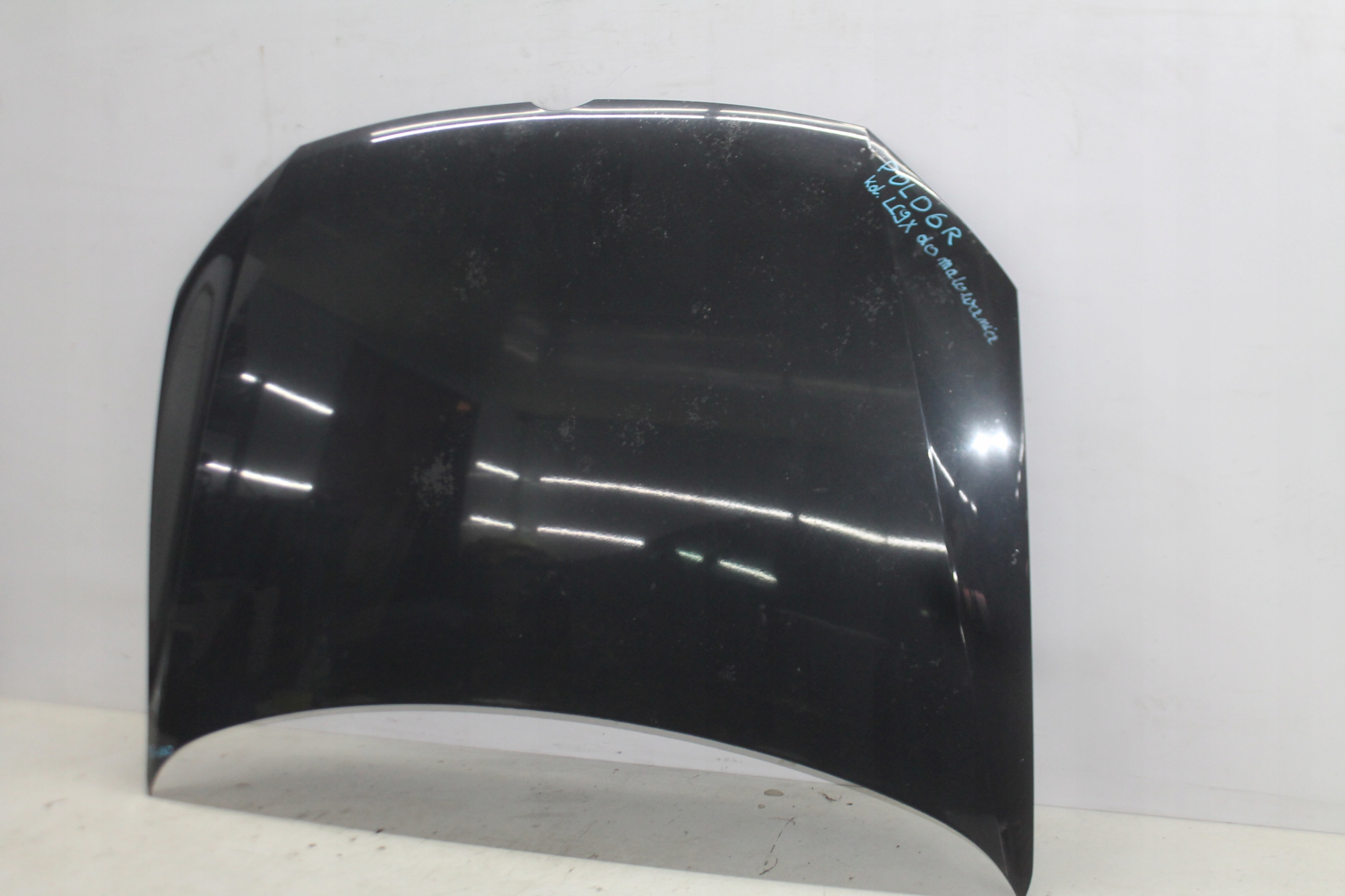 Capot VW POLO 6R des roues. LC9X 09-17