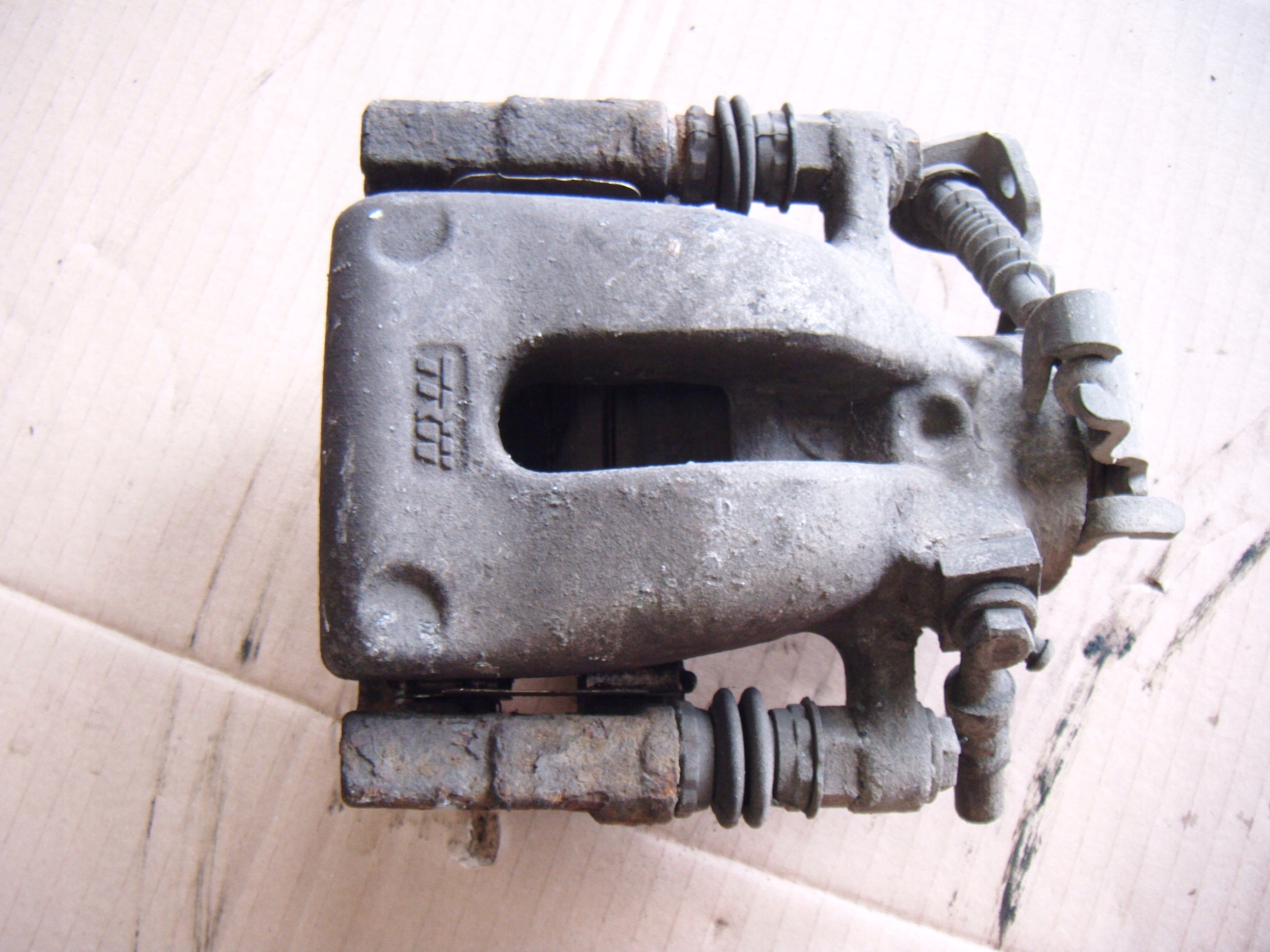 OPEL ZAFIRA B 1.9 CDTI ZACISK HAMULCOWY PRAWY TYŁ