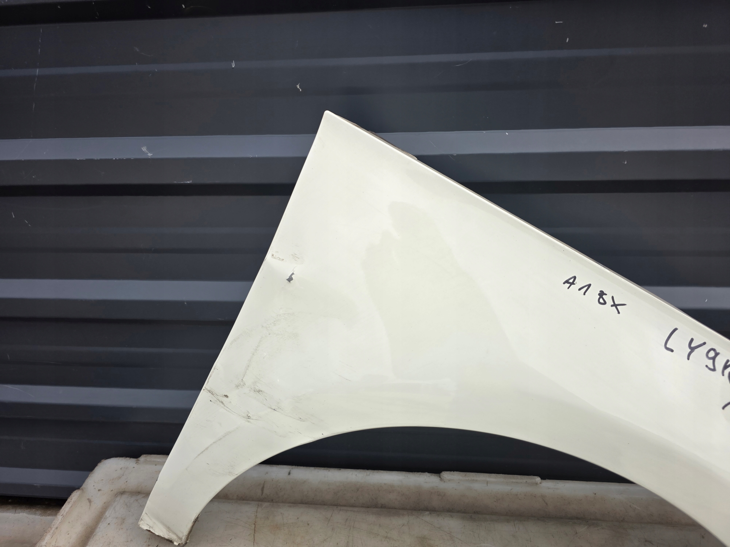 fender right front AUDI A1 8X LY9K 2010-2018 !!! *2*
