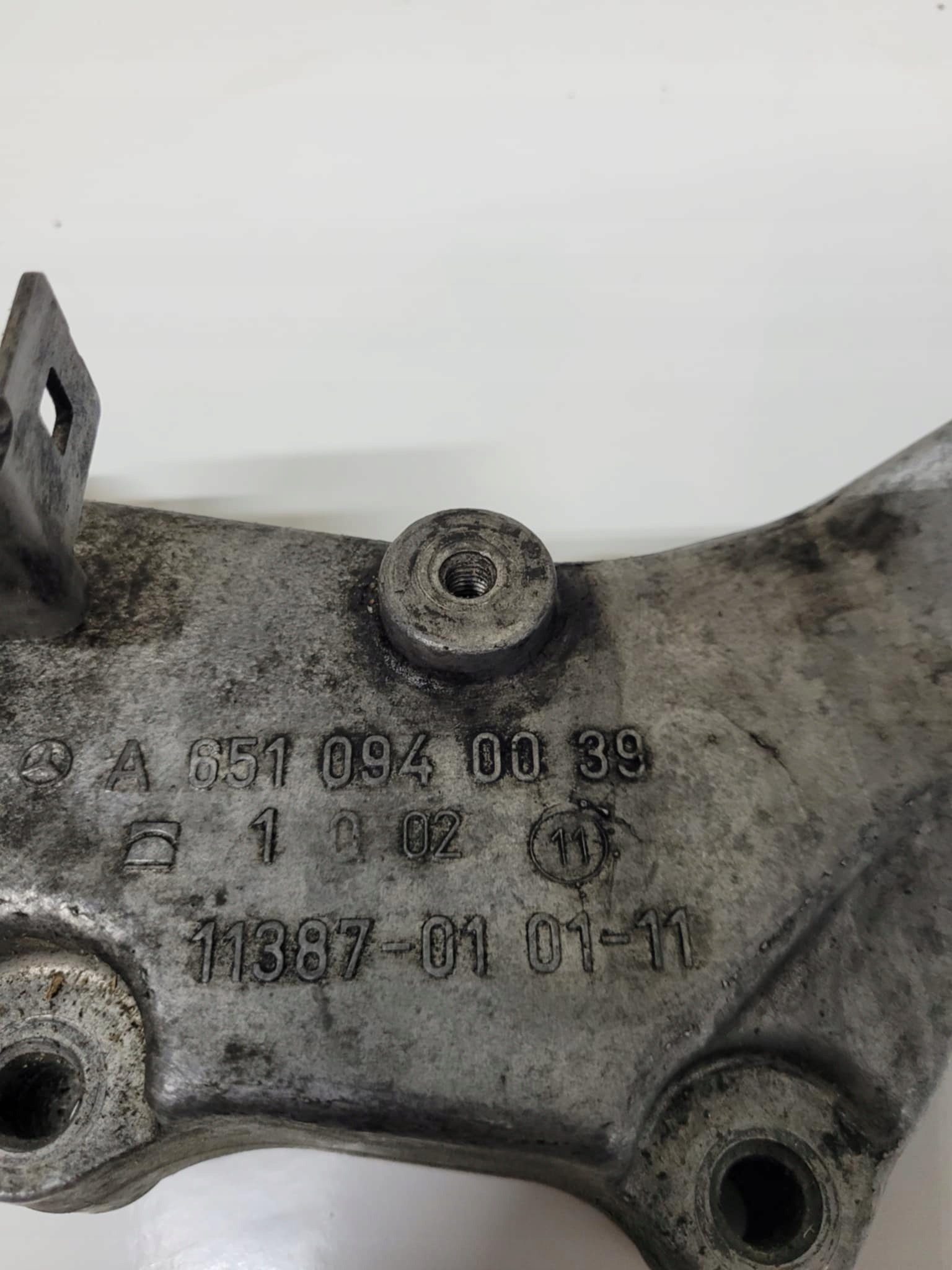 MERCEDES SPRINTER DIESEL console holder OE A6510940039 OM651 2.2 CDI