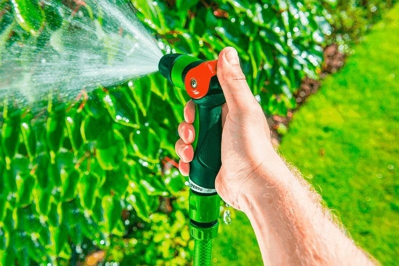 PISTOLET ZRASZACZ OGRODOWY REGULOWANY 15G703 Marka Verto