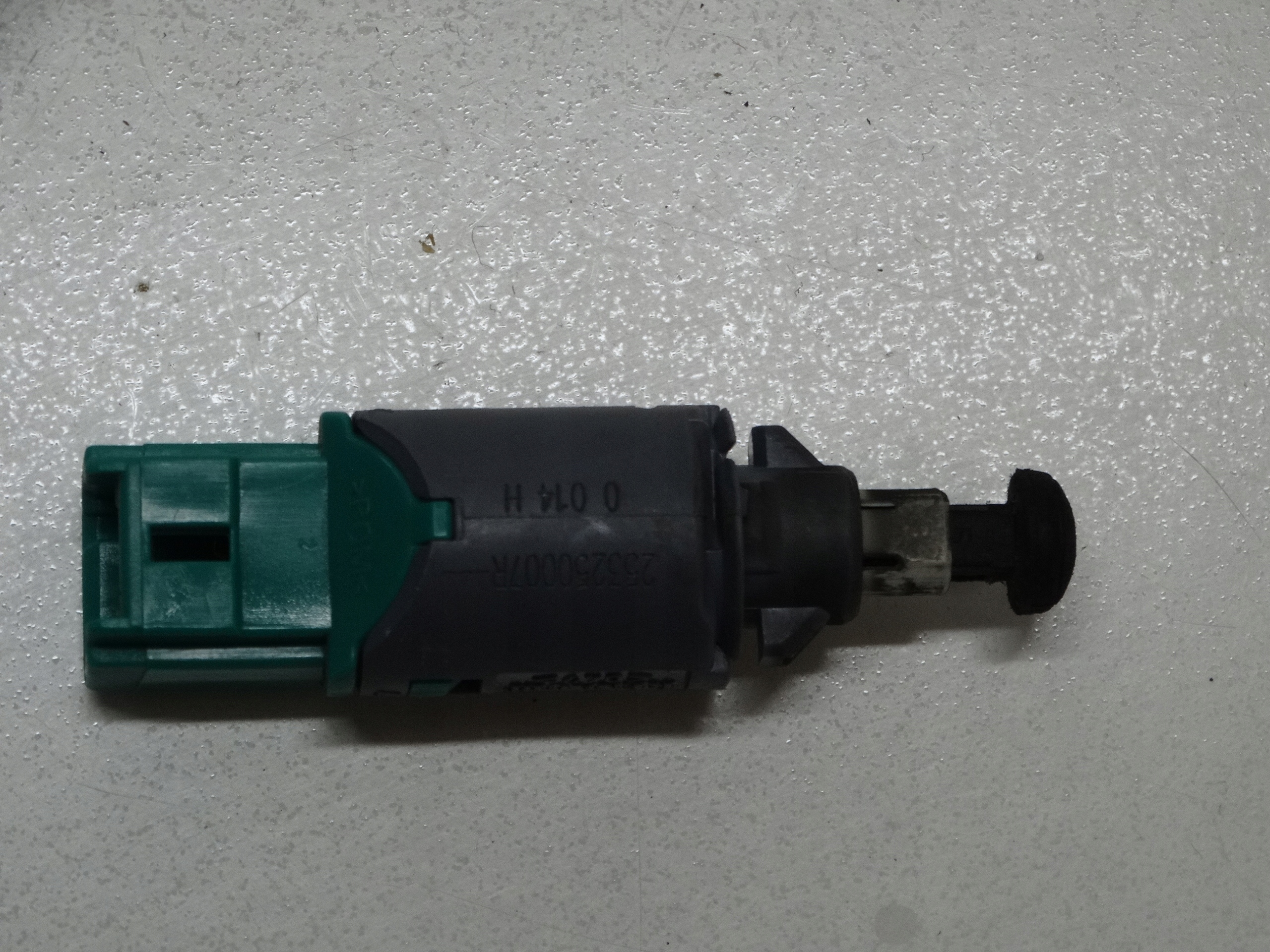 Sensor PEDALU der Kupplung RENAULT LAGUNA III