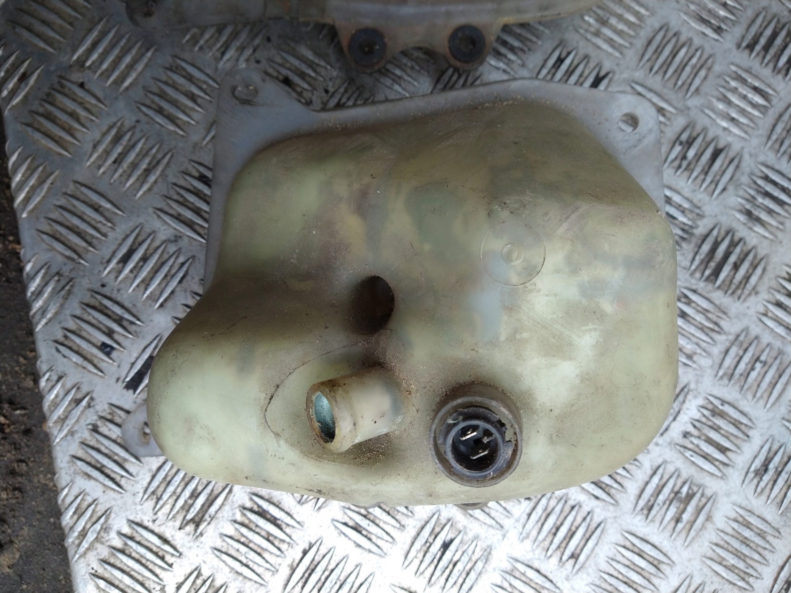 AUDI 80 Scheibenwaschbehälter 893121403 DECKEL
