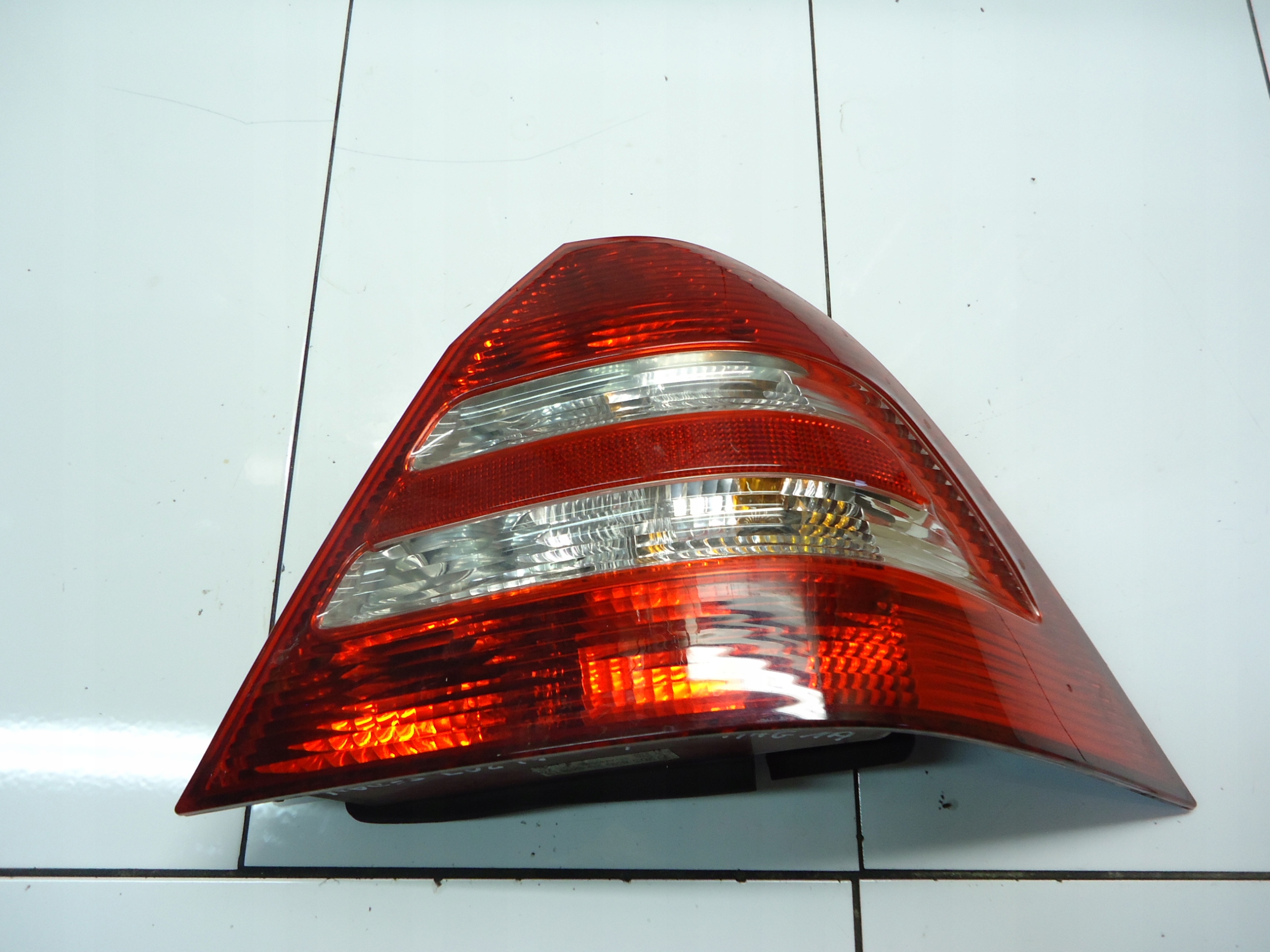 MERCEDES W203 LIFT light right right rear part 2038202064