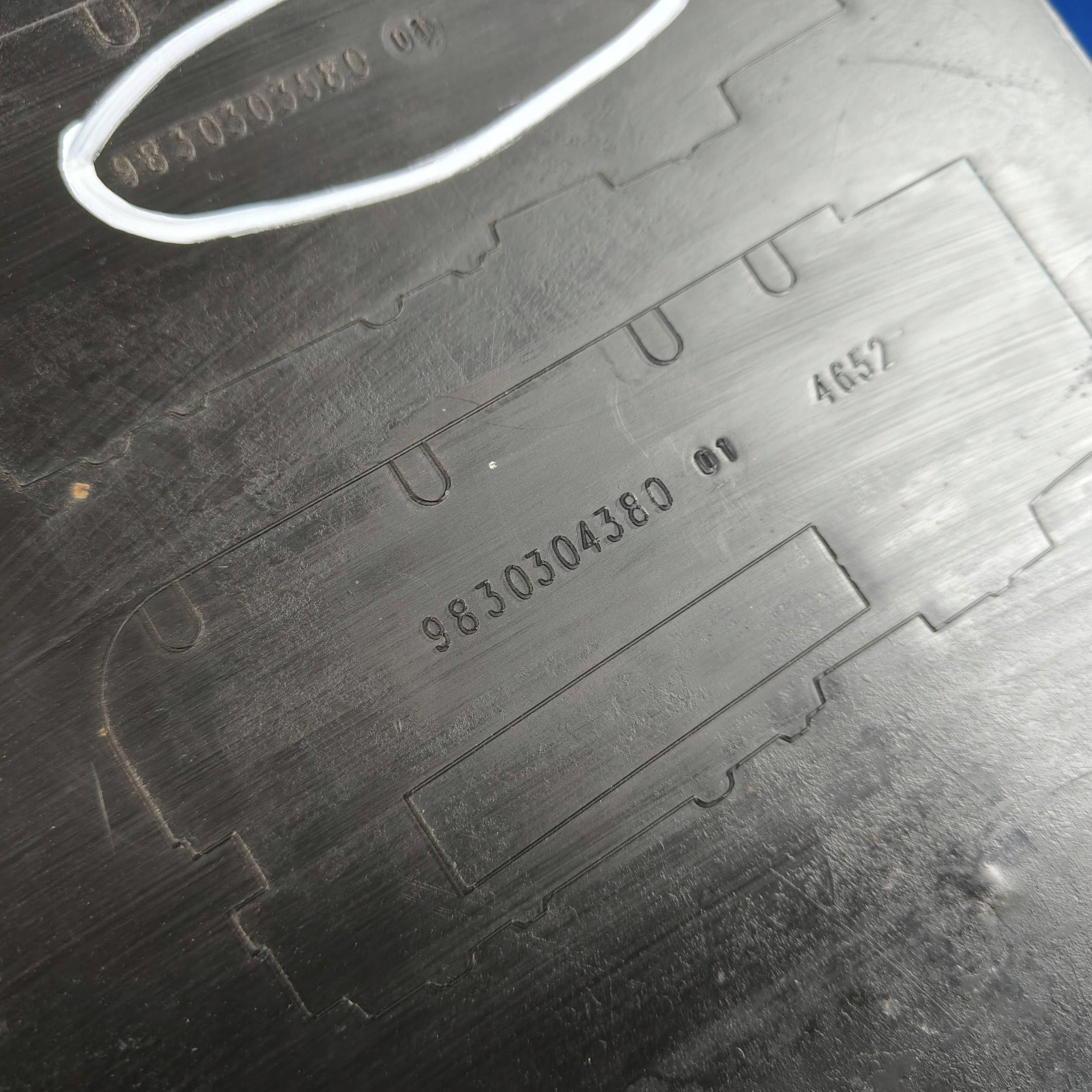 Blende Abdeckung mitte Unterfahrschutz Peugeot 508 II 9830303580