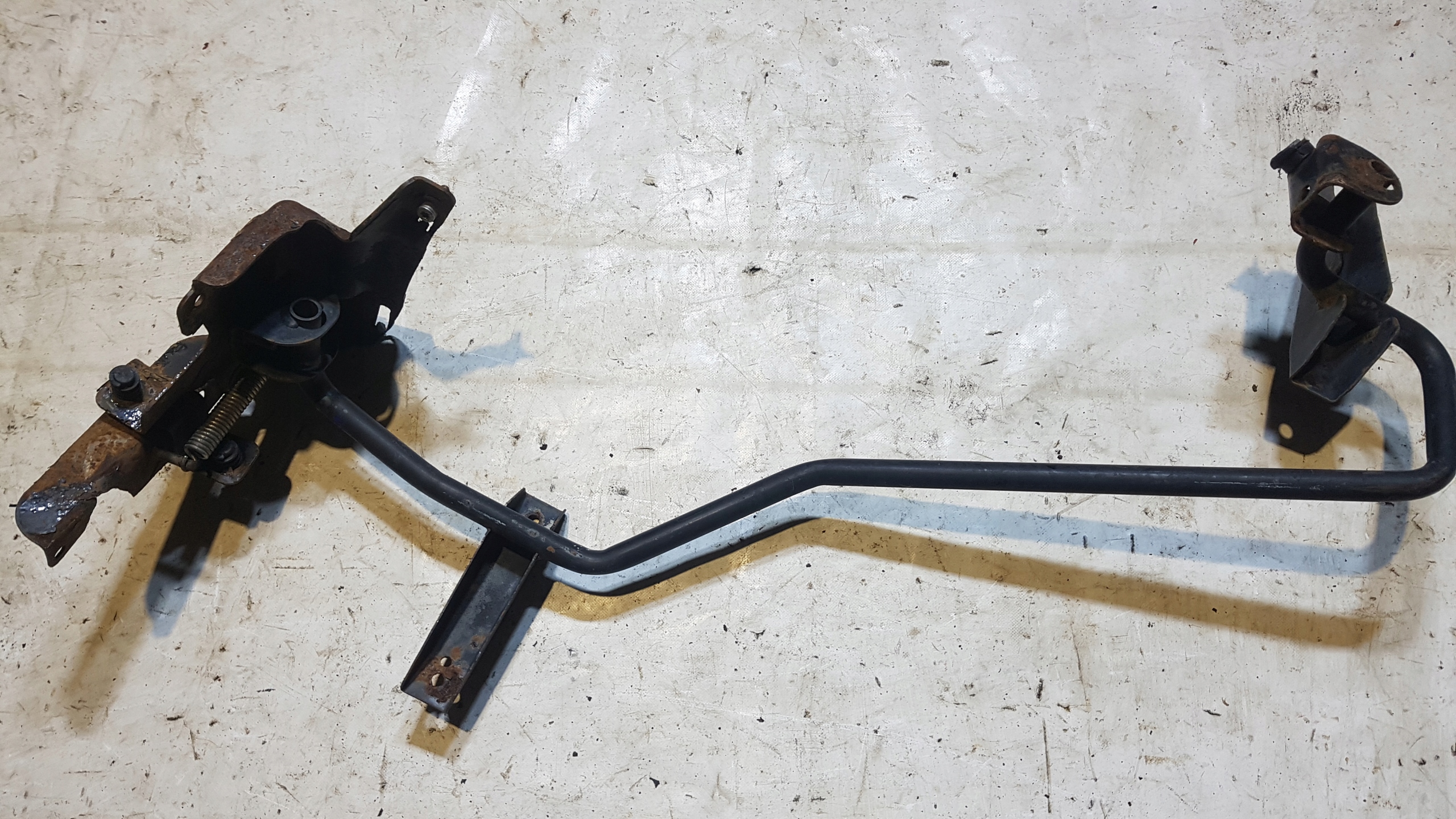 КРІПЛЕННЯ СПОЙЛЕРА MAN TGX TGA