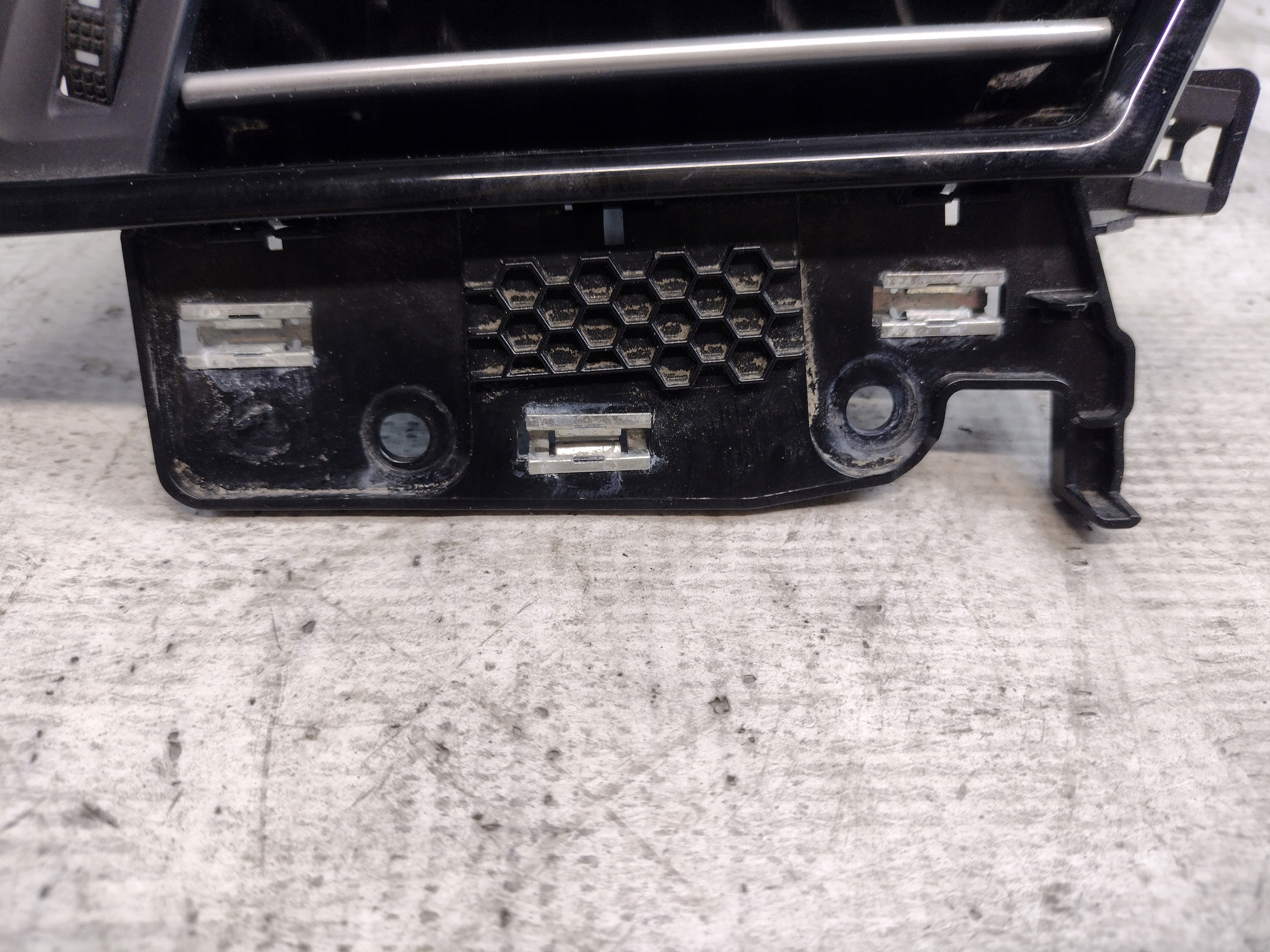 grid air conditioning devices left Volkswagen Passat B8 3G1819701D