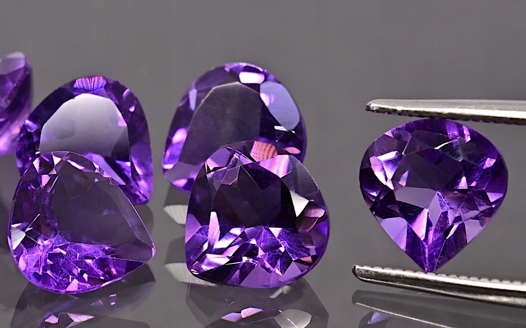 Ametyst fazetovaná slza 7x7 mm