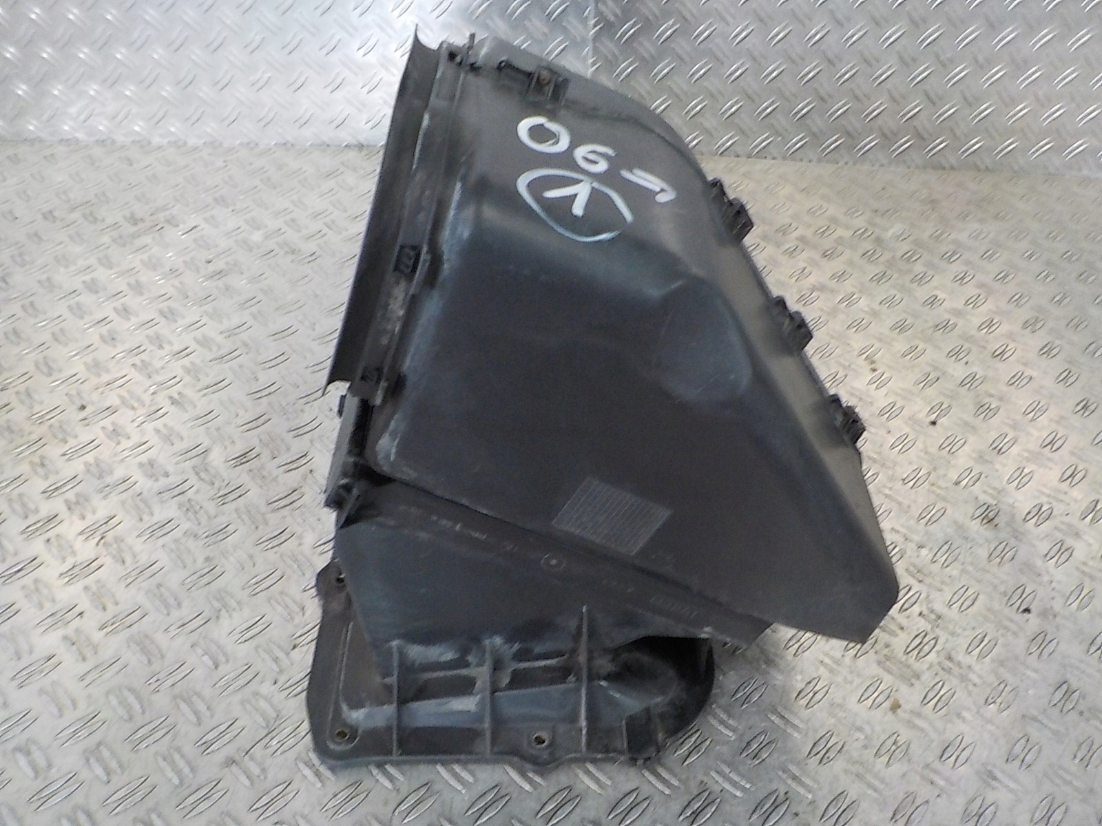 IVECO DAILY 06 11 3 0 OBUDOWA FILTRA KABINOWEGO Car type Cargo vans