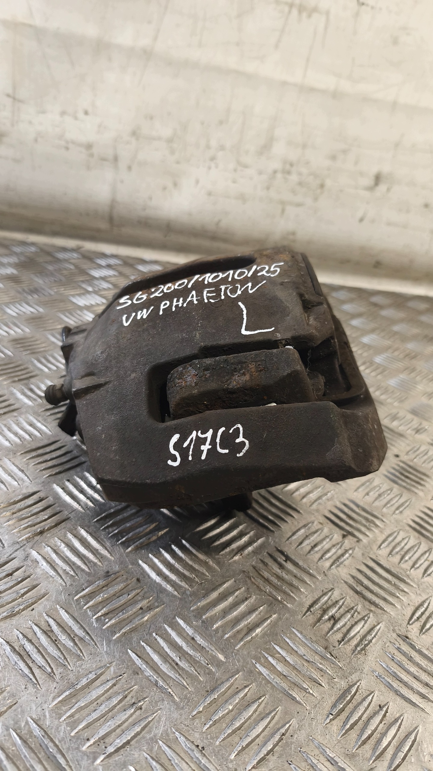 caliper brake left front VW PHAETON 3.0TDI 2006r