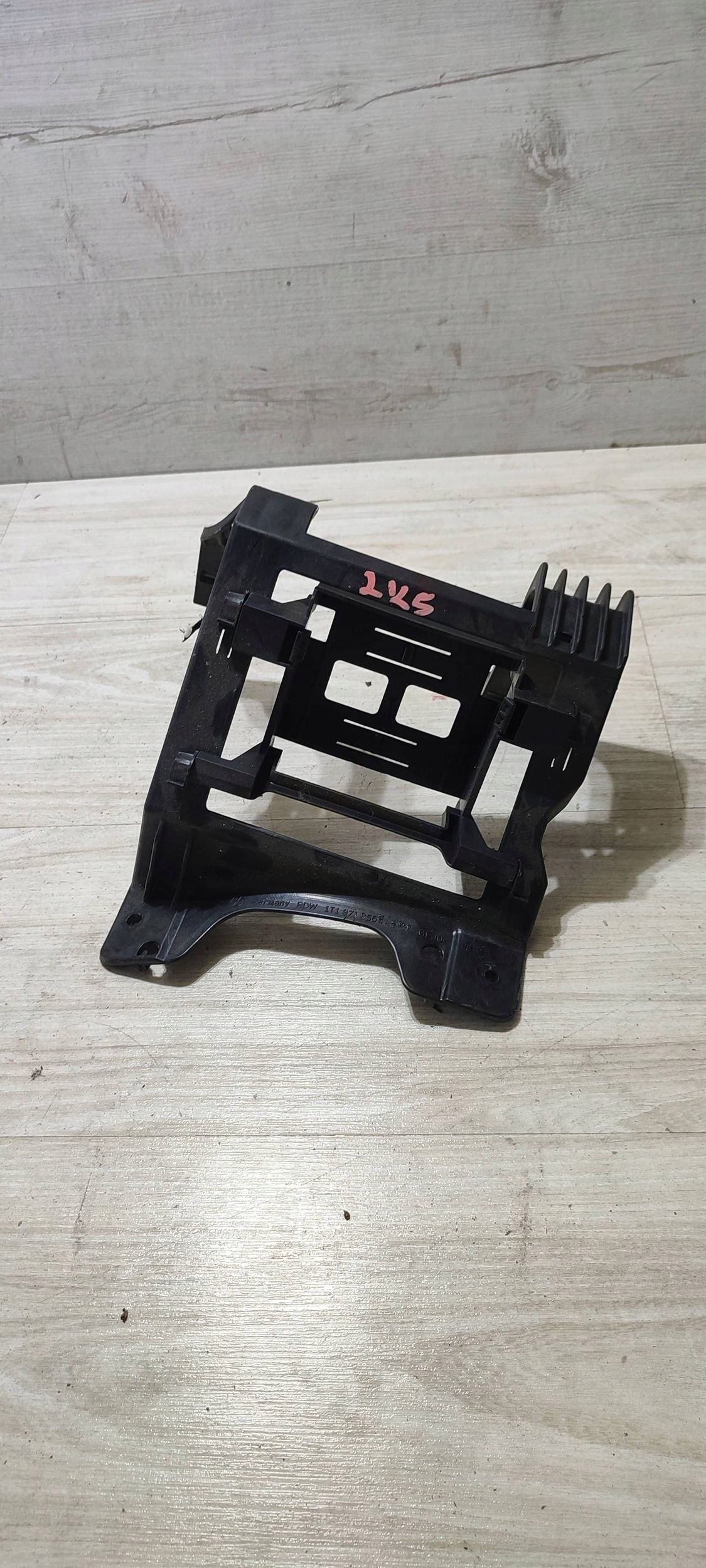 Support montage pare-chocs Arrière Volkswagen Caddy 1T1971856E