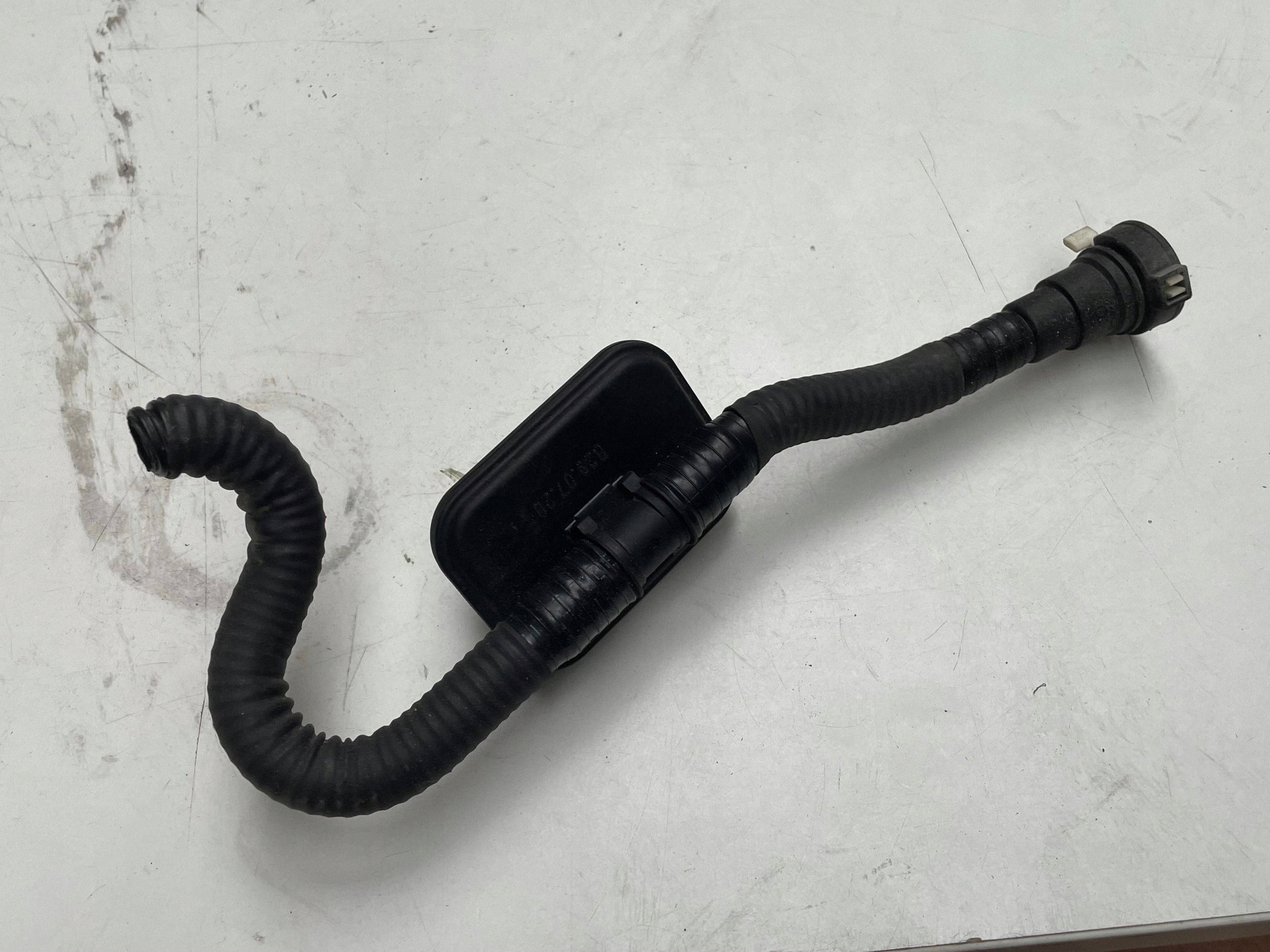 valve fuel line VW PASSAT B8 04e133277a !J