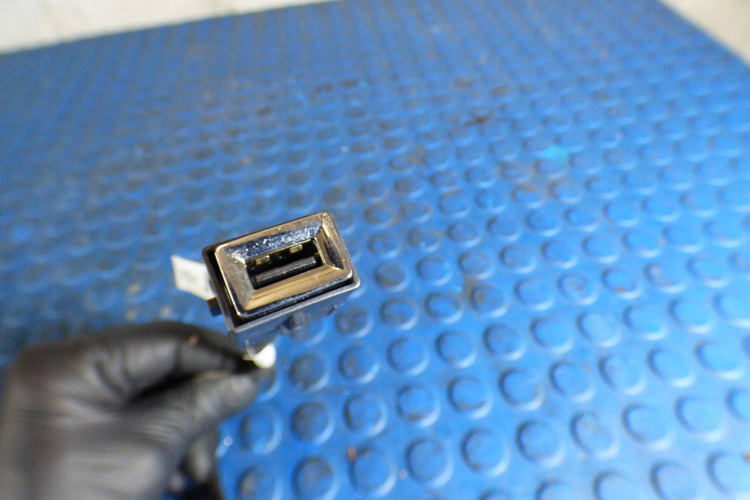 Peugeot 308 T9 II adapter USB 9826717080