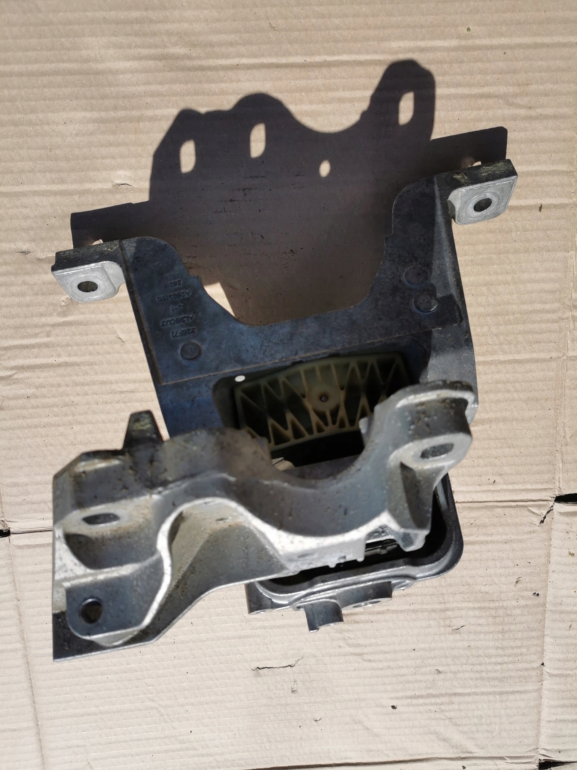 MERCEDES GLA CLA A KLASA A35 B A2472402000 KLASA engine mount right