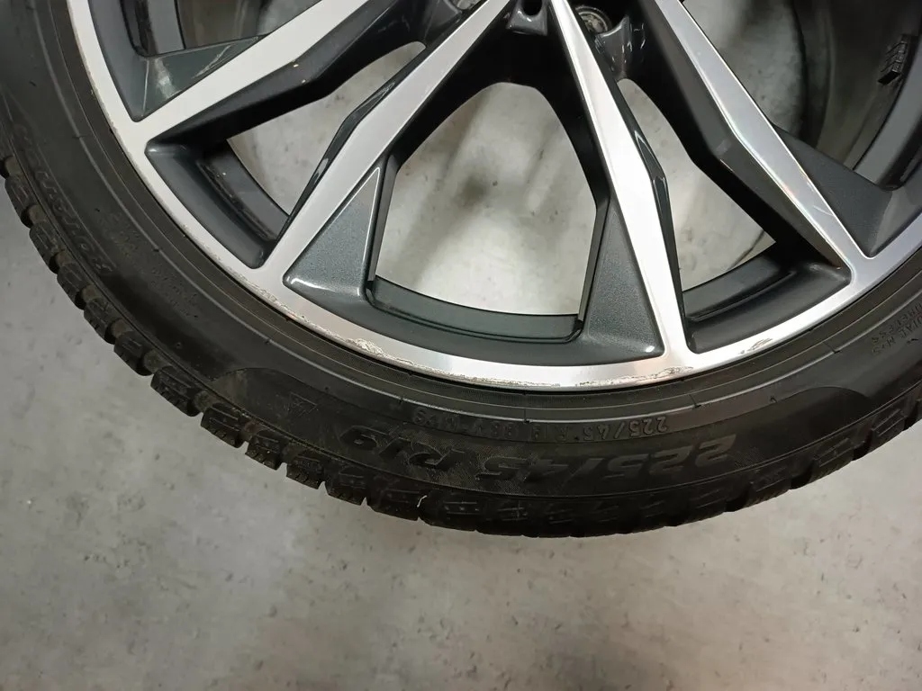 BMW F48 F49 FELGI Z OPONAMI ZIMA 225/45R19 M PAKI Rozstaw śrub 5x112