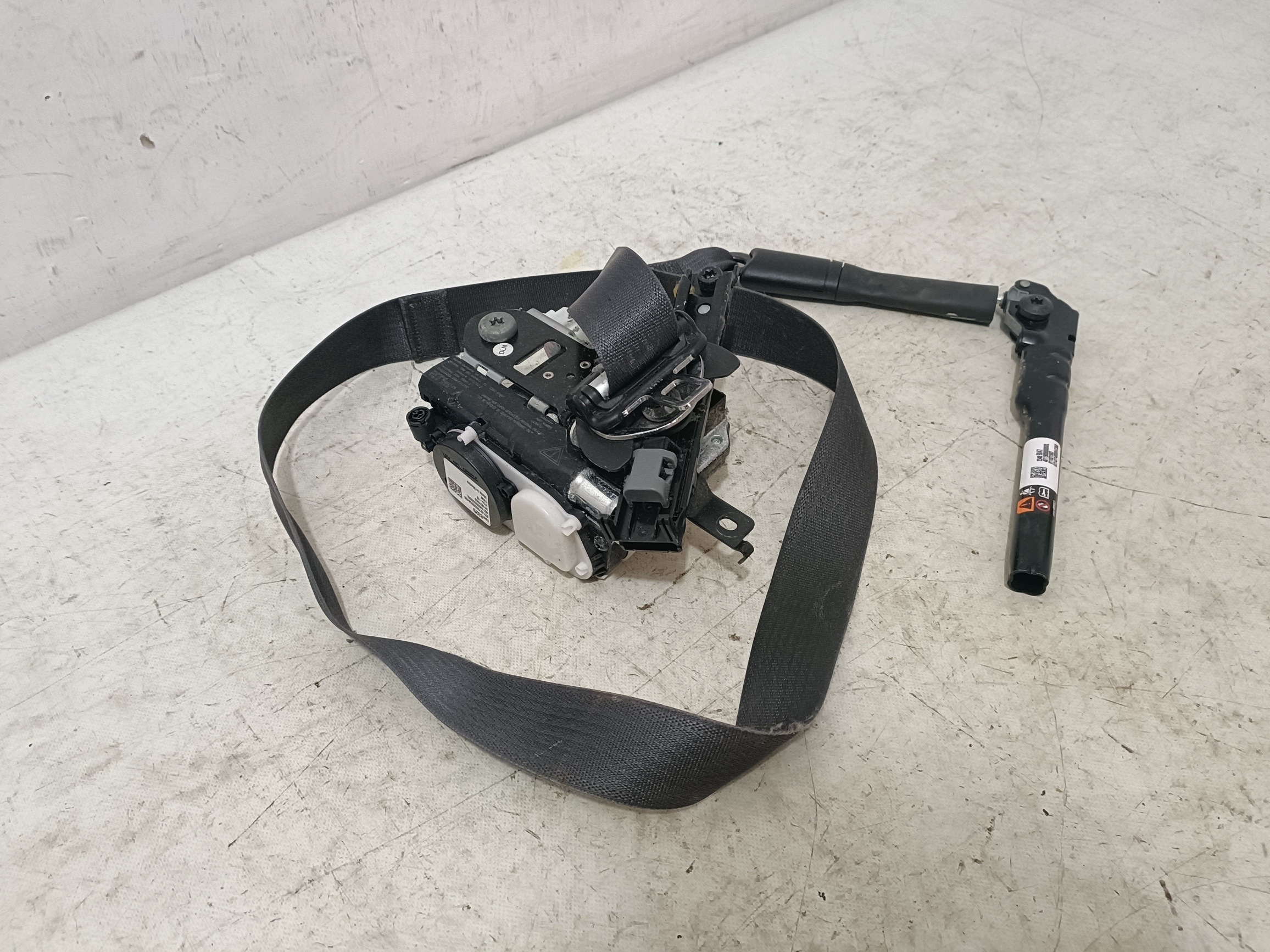 CADILLAC ESCALADE IV 2015 - tension belt safety left front 23428329