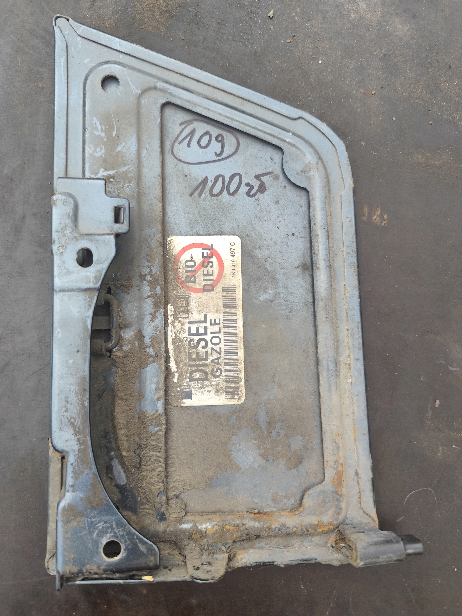 VW T5 Klapka Blech Blende Abdeckung Tankklappe des Kraftstoffsbehälters