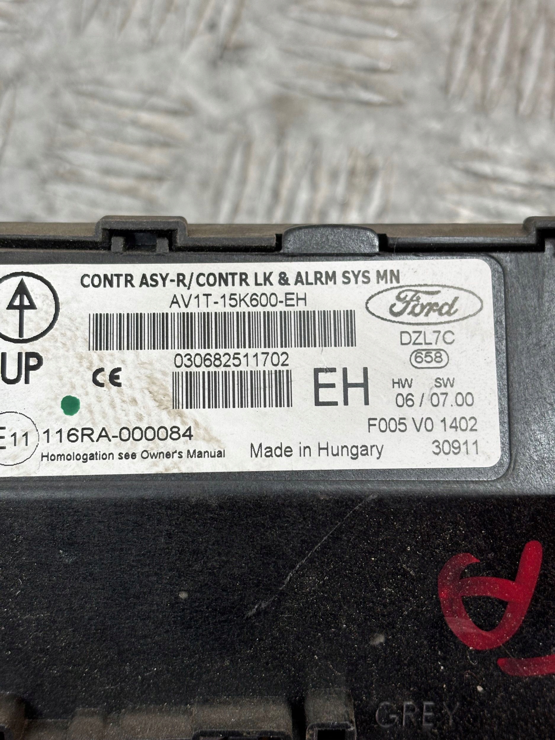 Unité commande confort FORD FIESTA MK7 AV1T15K600EH