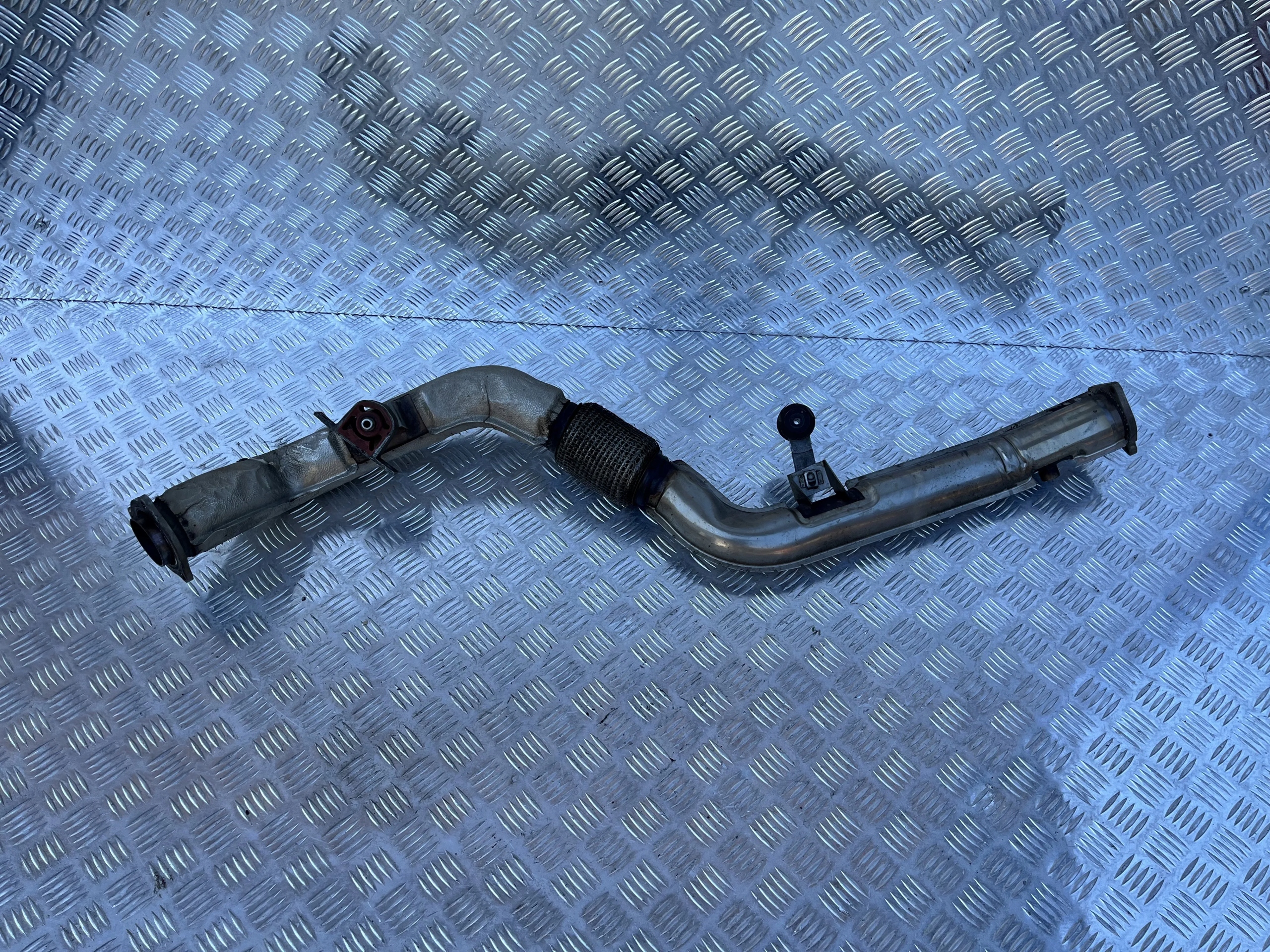 RURA WYDECHOWA AUDI A4 B9 15- 2.0 TDI