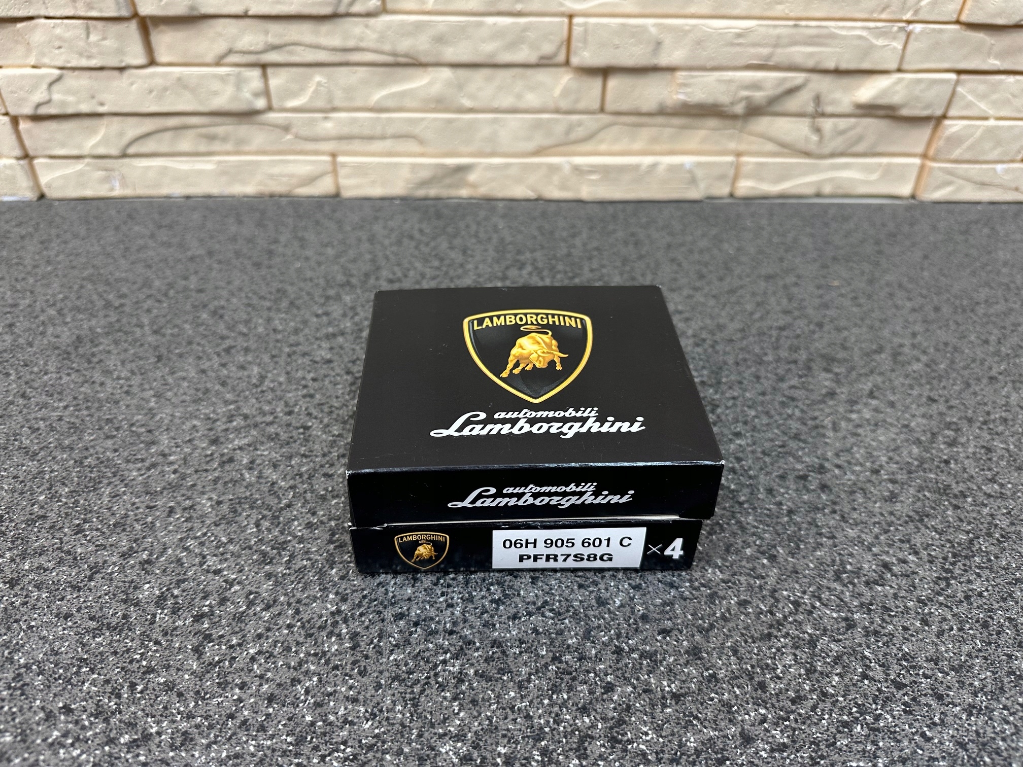 LAMBORGHINI HURACAN GALLARDO ŚWIECA ZAPŁONOWA SPARK PLUG 06H905601C