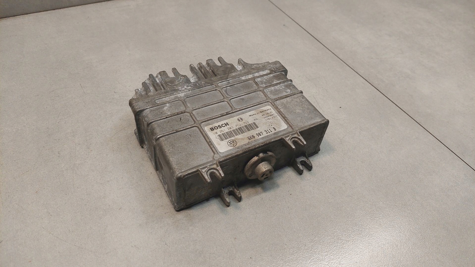 control unit of the engine VW POLO CLASSIC 1.4 0261203752