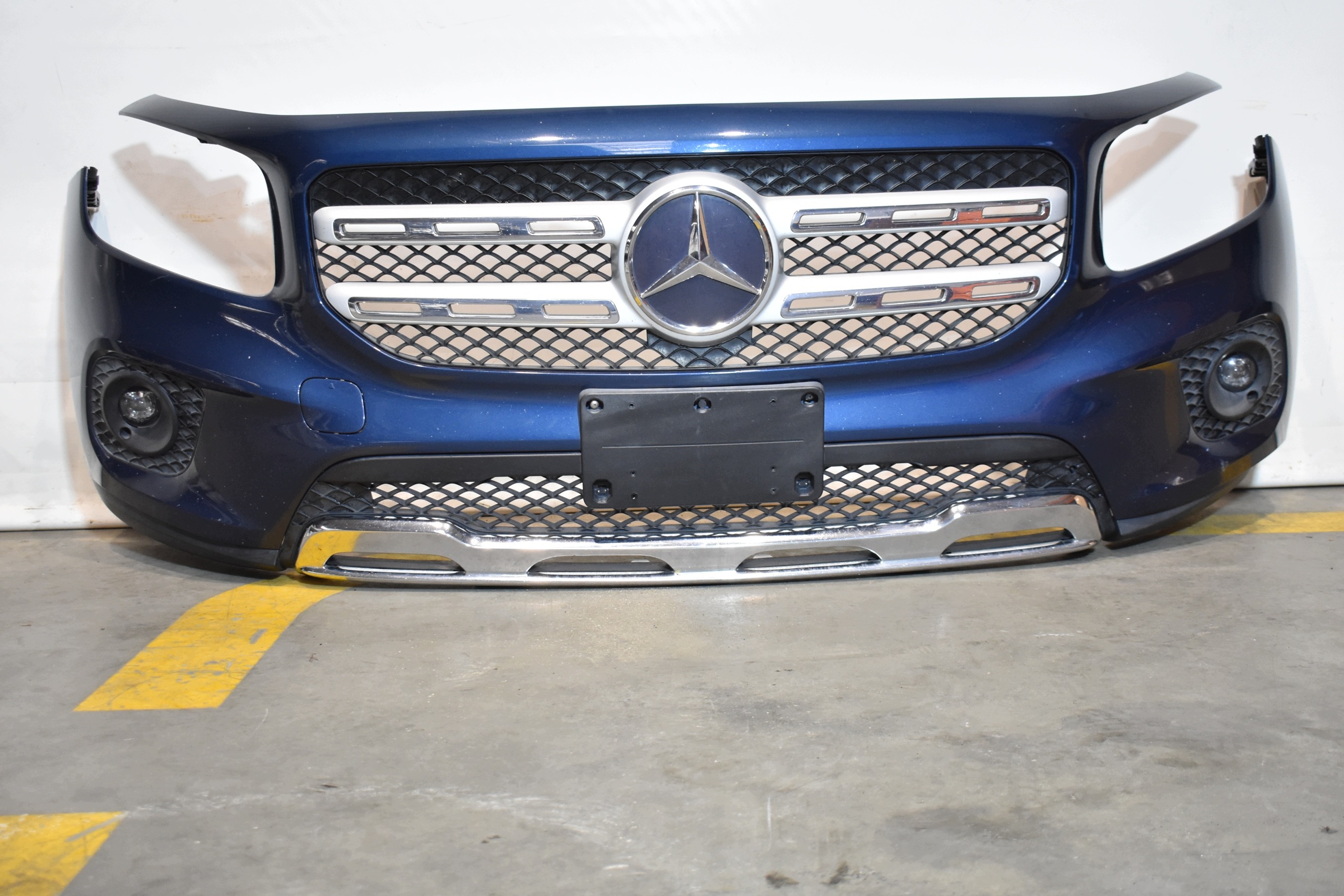 IDEALNY bumper front front KPL. colour 667 MERCEDES GLB X247 1