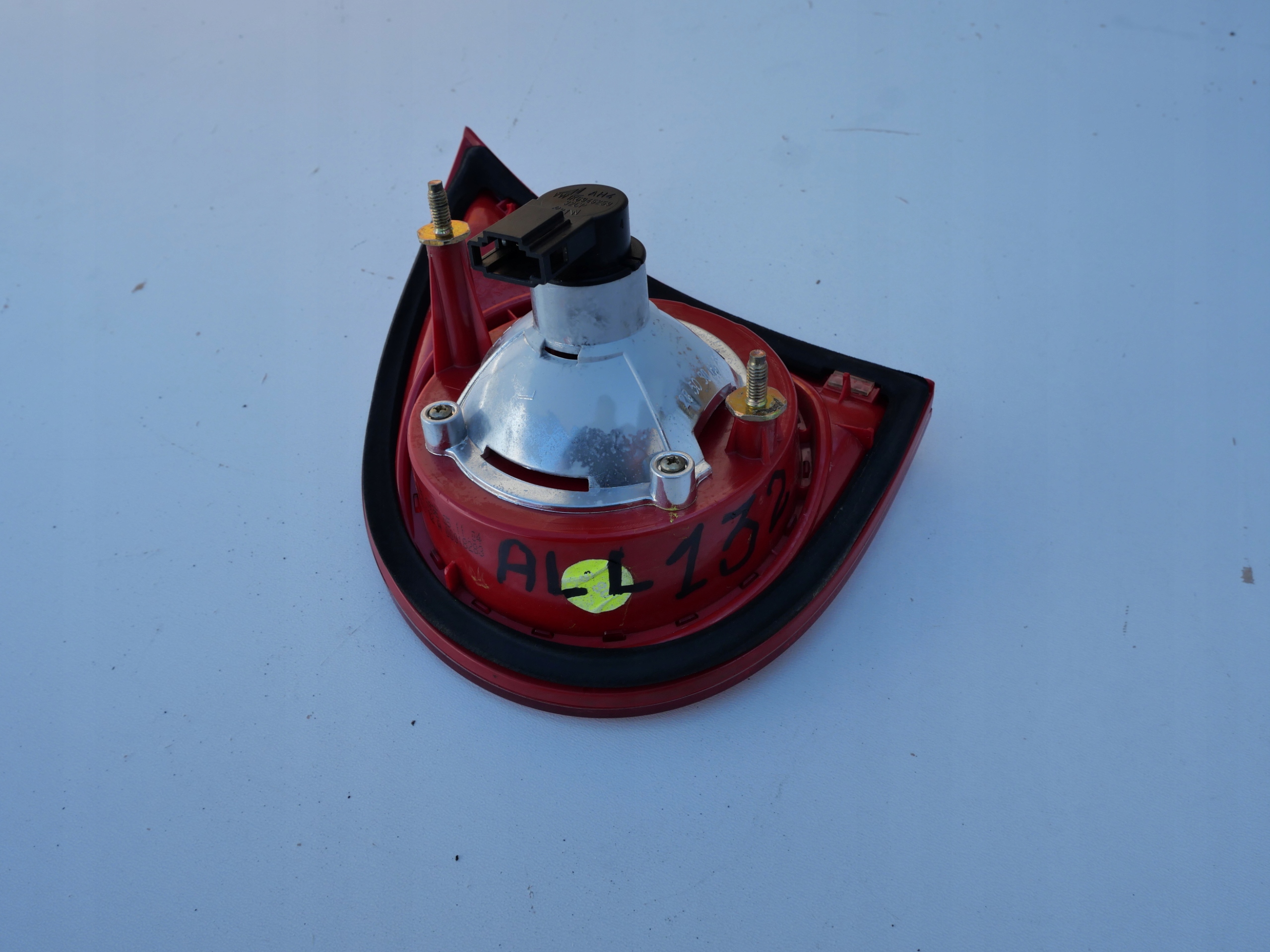 VW GOLF V 5 light rear left to the bonnet 1K6945093E