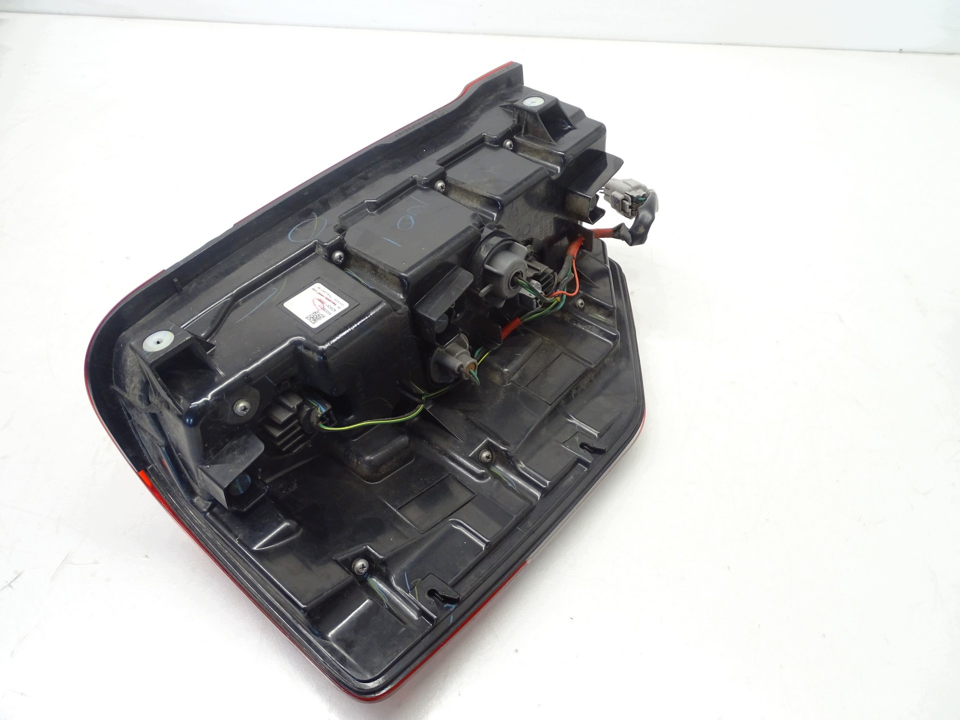 light rear right Mitsubishi L200 8330B216
