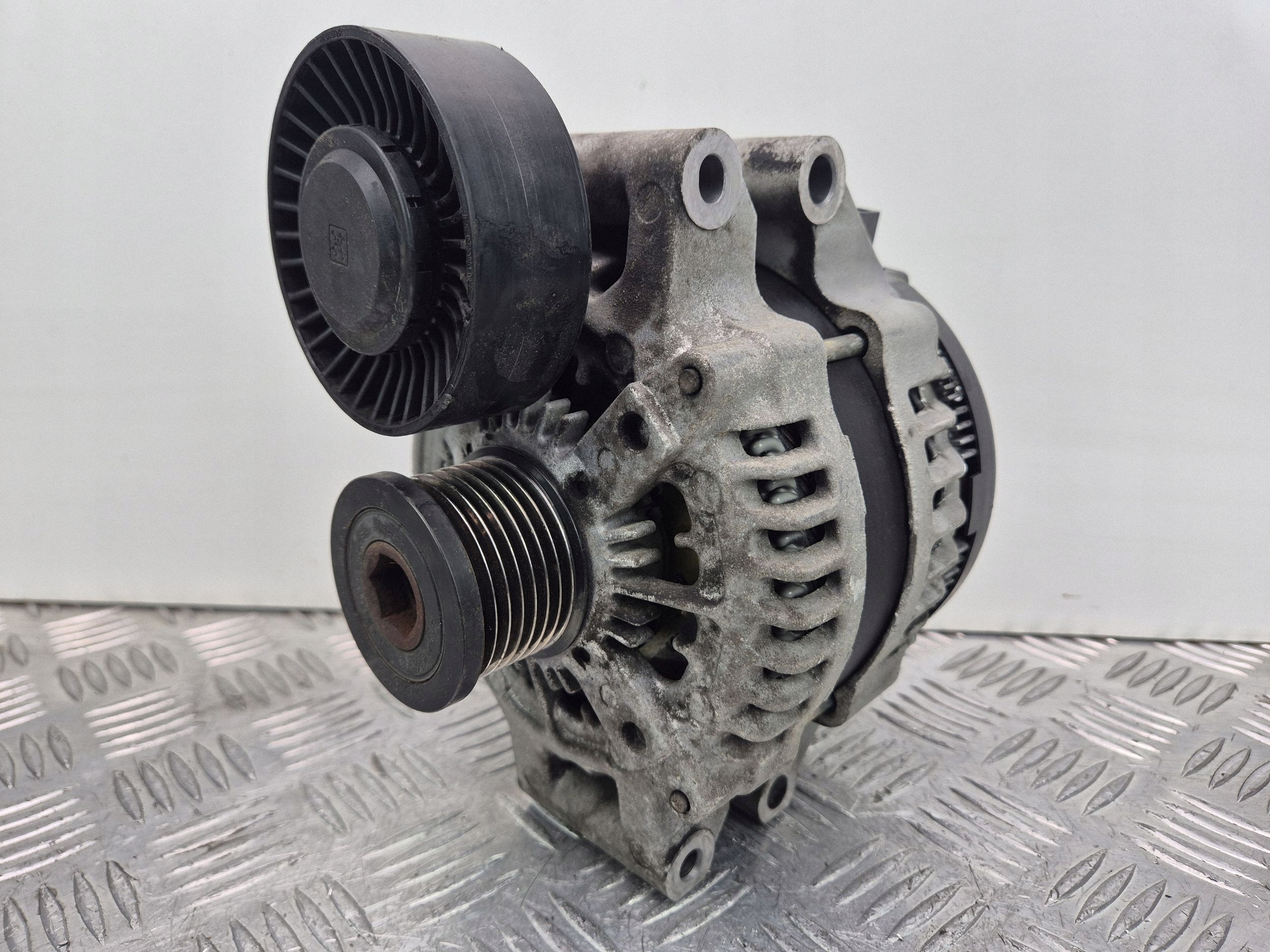 BMW 3 E90 E91 320i lichtmaschine 7550468 N43B20AA