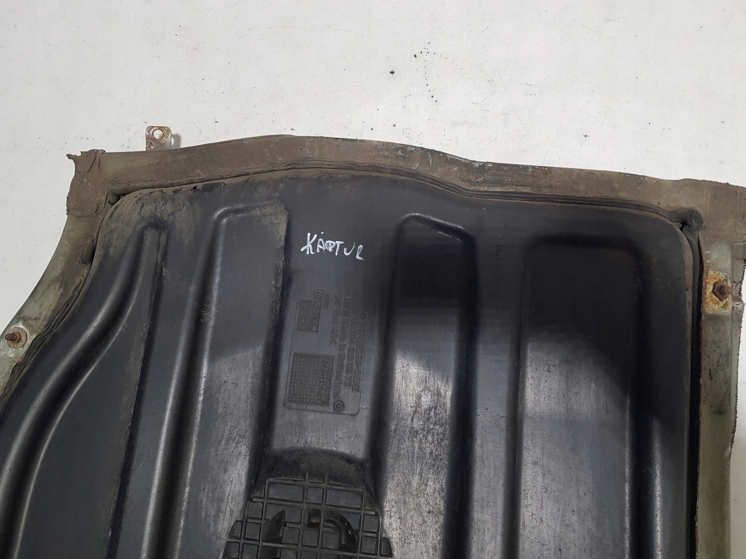 MERCEDES W207 W204 sump floor boot 2046100575