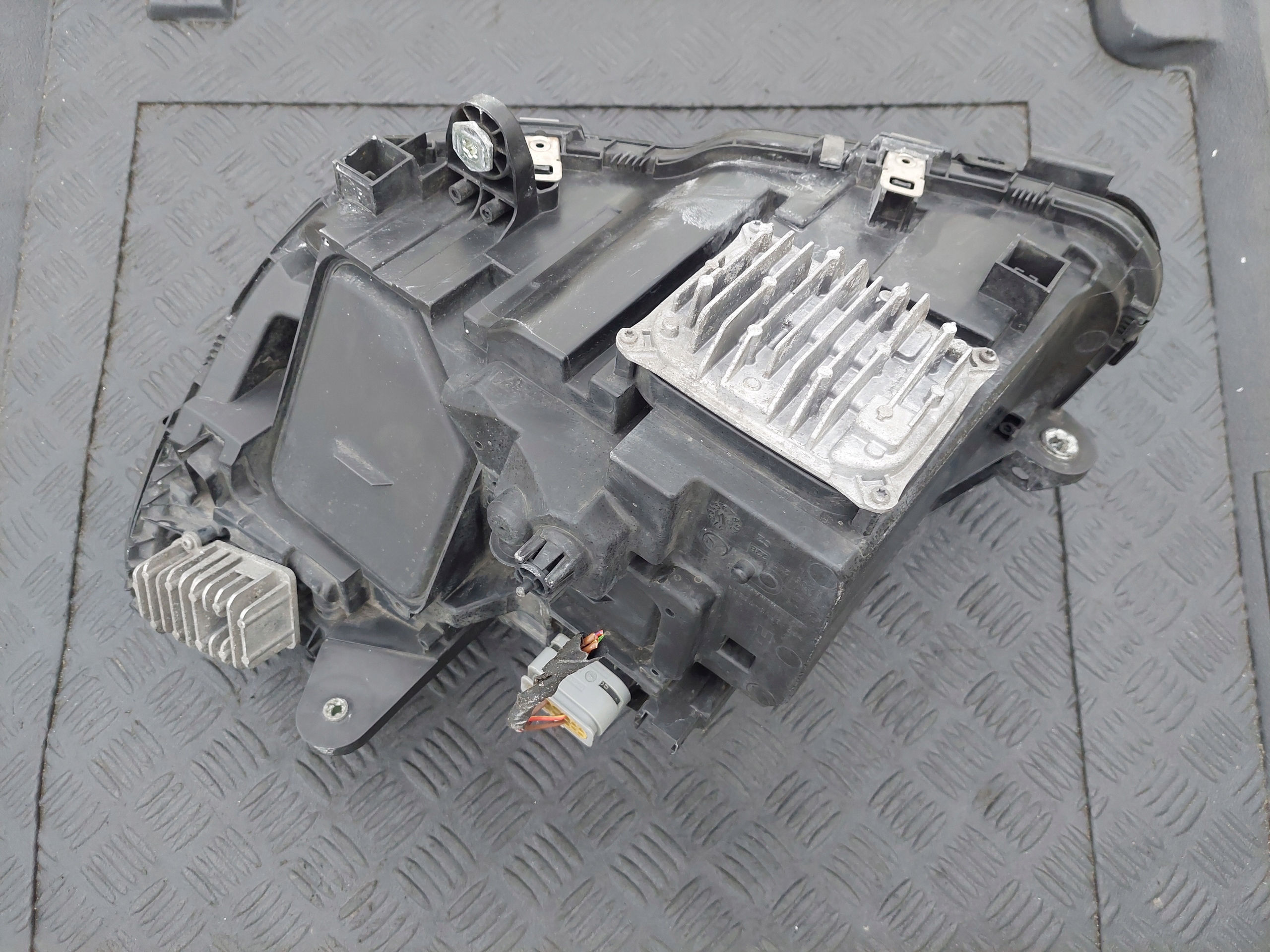 light front front left A2059062704 right A2059062804 LED MERCEDES C W205