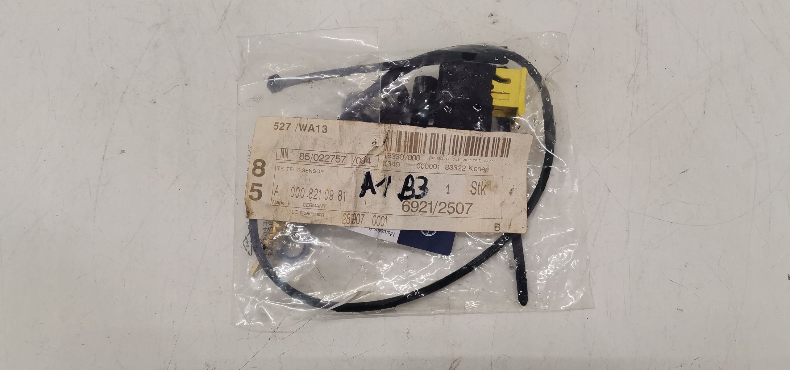 MERCEDES ACTROS MP4 2011- CZUJNIK TEMPERATURY 0008210981 Numer katalogowy części 0008210981