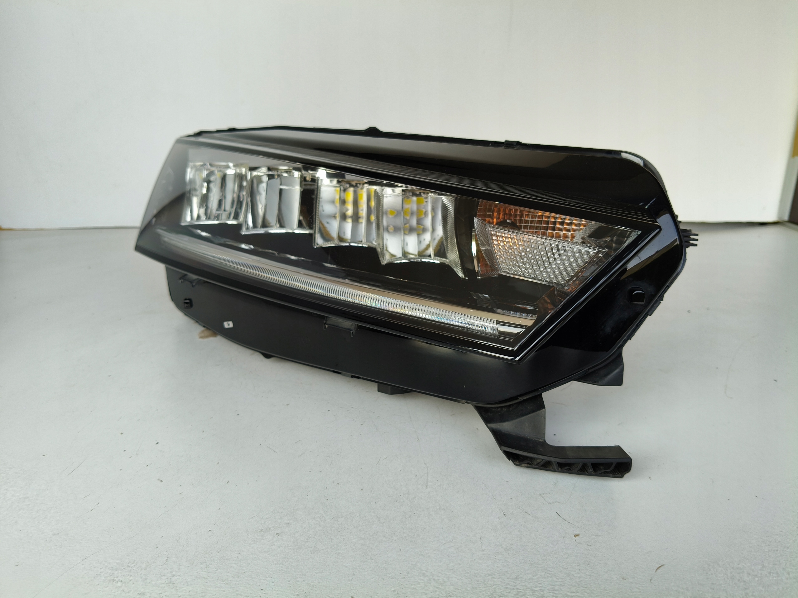 light right REFLEKTOR SKODA OCTAVIA IV 4 5E3 20- FULL LED