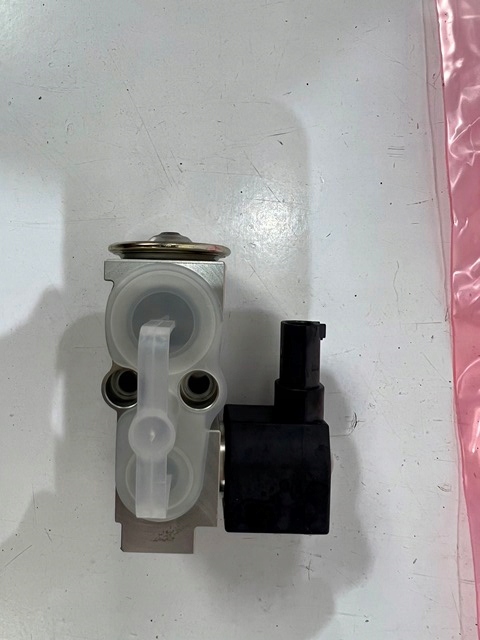 BMW 750eX X5 XM Zawór rozprężny 64505A0F0D0