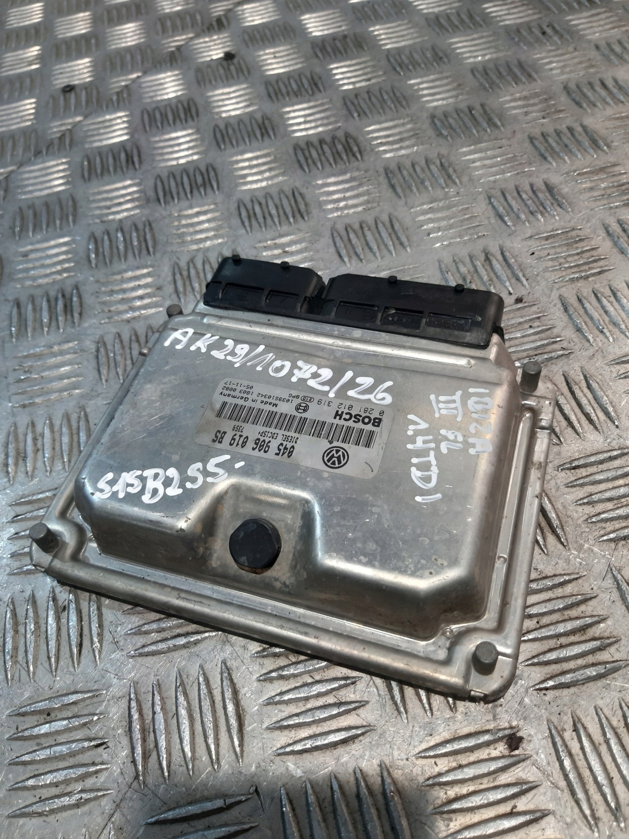 computer control unit of the engine SEAT IBIZA III FL 1.4 TDI 045906019BS