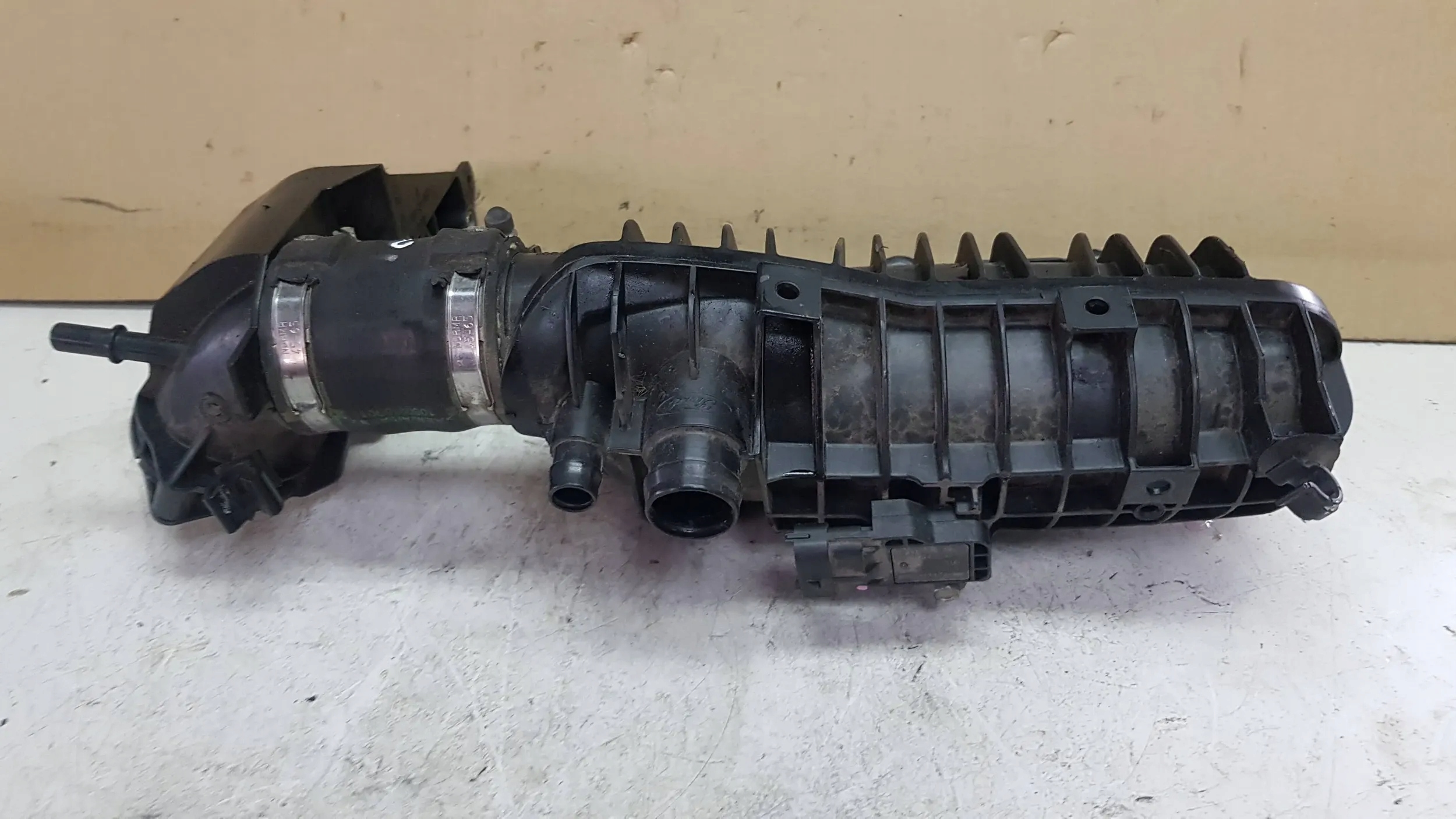 intake manifold 1047092S01 Ford Connect 1.0 14