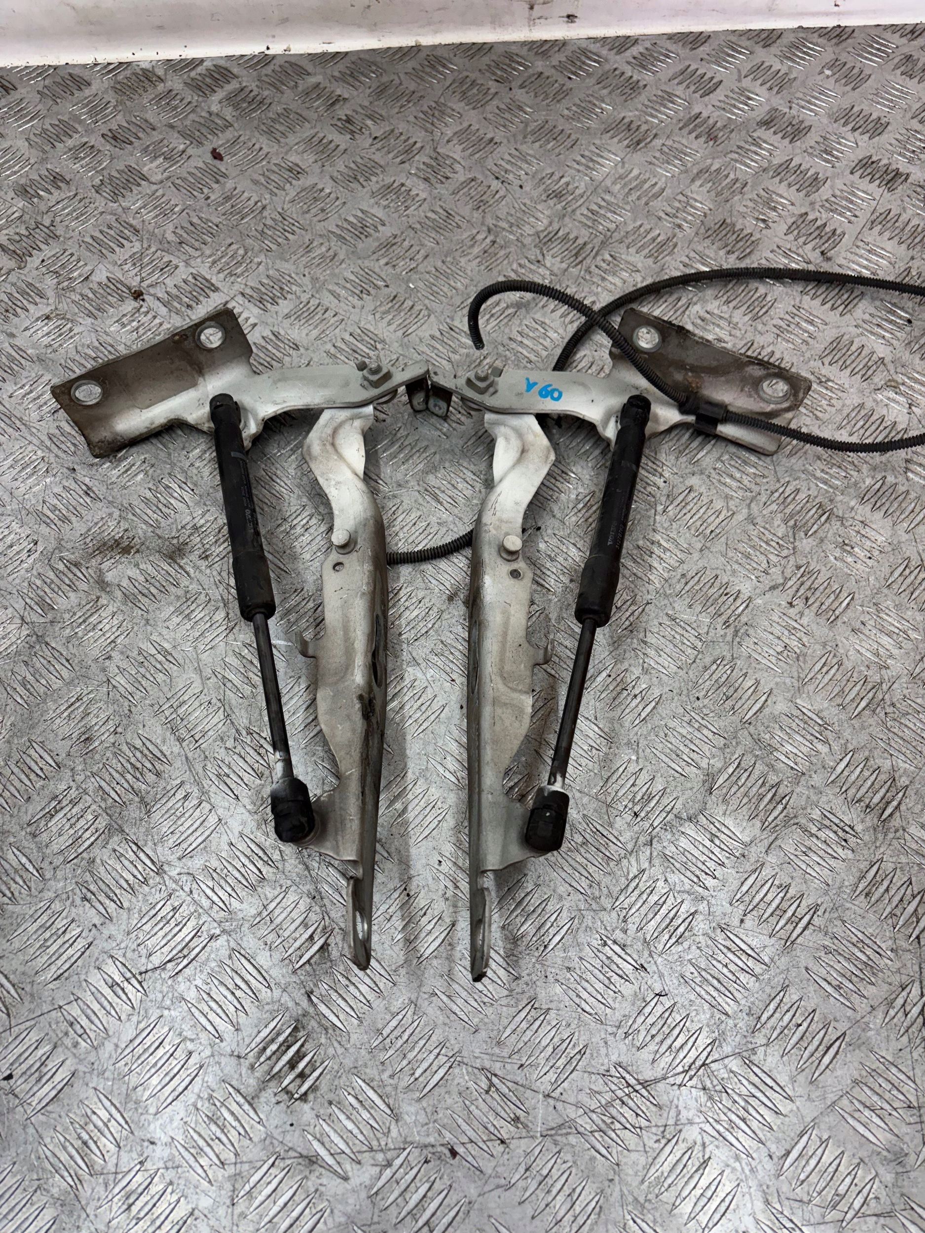 hinge bonnet hinges left right VOLVO V60 10