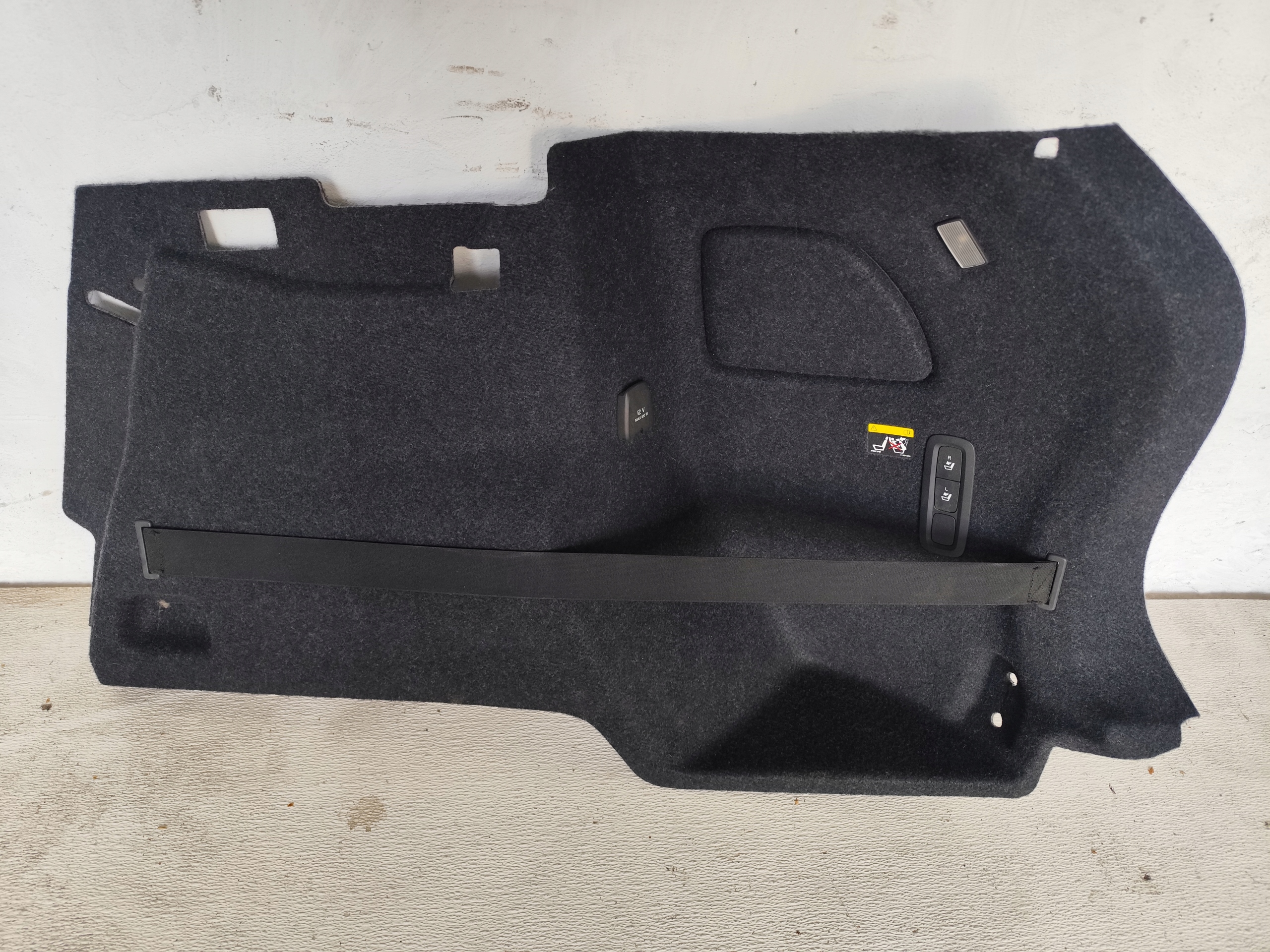 VOLVO XC40 2018 boot upholstery right 31484940